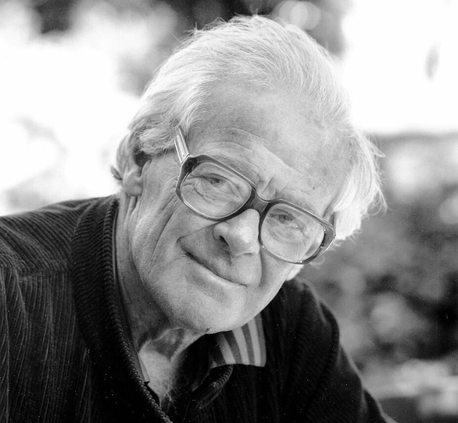 Arkitekt Ralph Erskine porträtterat av fotografen Sune Sundahl.