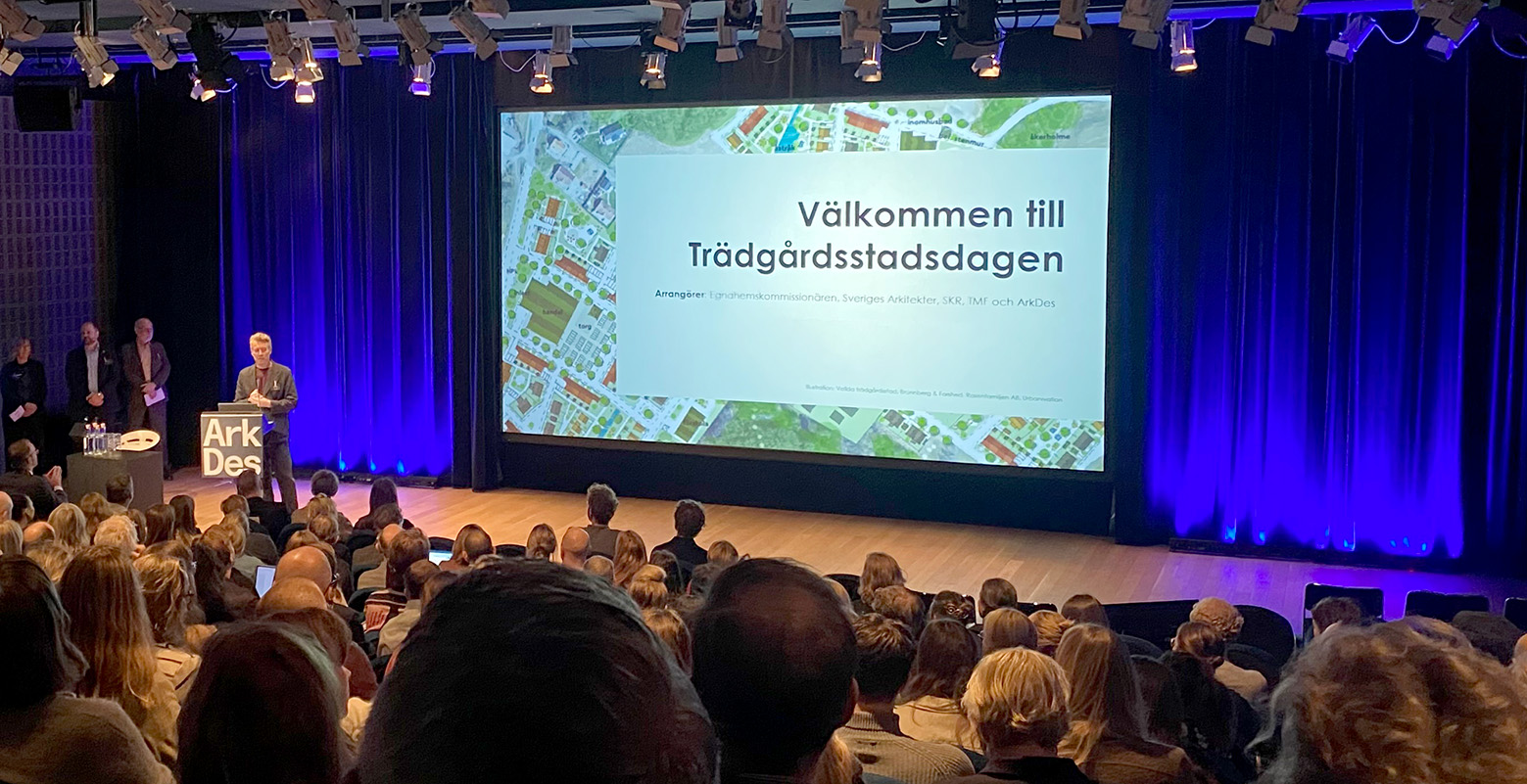 Tobias Olsson, Sveriges Arkitekter, invigningstalar på Trädgårdsstadsdagen 2025.