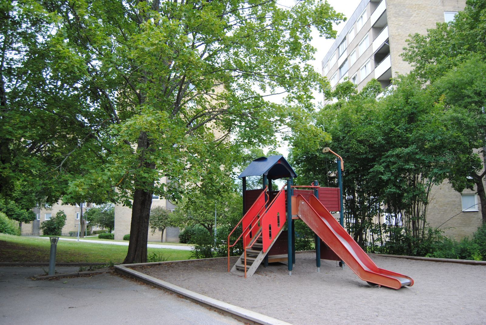 Malins park ligger i anslutning till föreningen