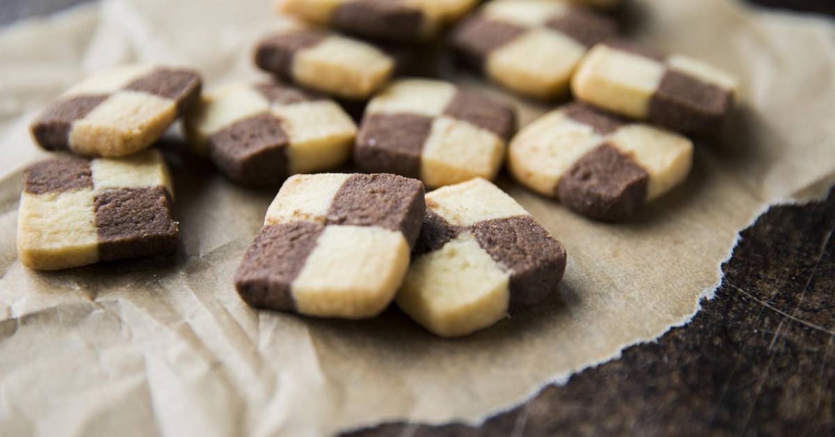 Follow the recipe for Chessboard cookies ('Schackrutor') | Visit Sweden
