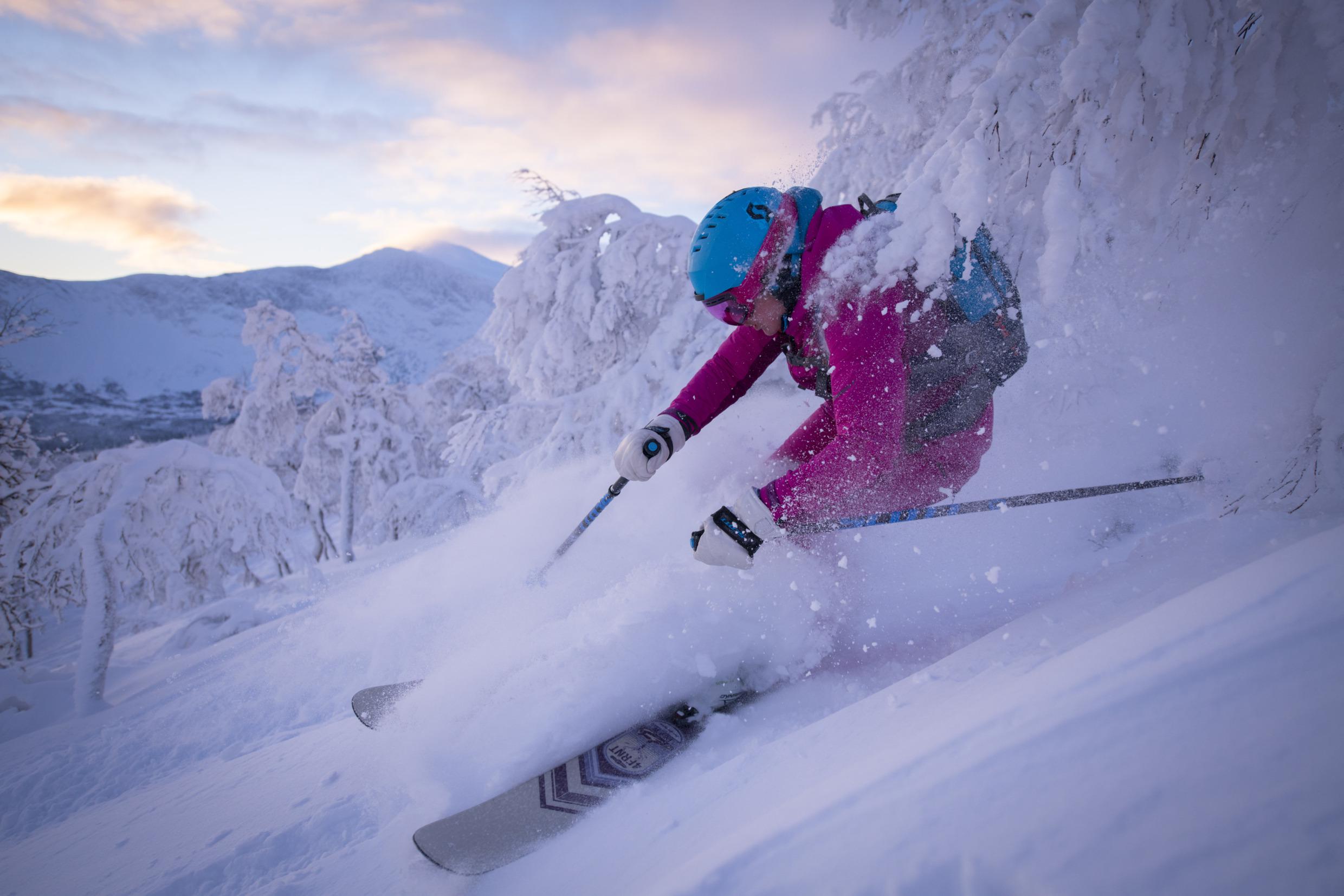 Eine Person fährt Off-Piste.