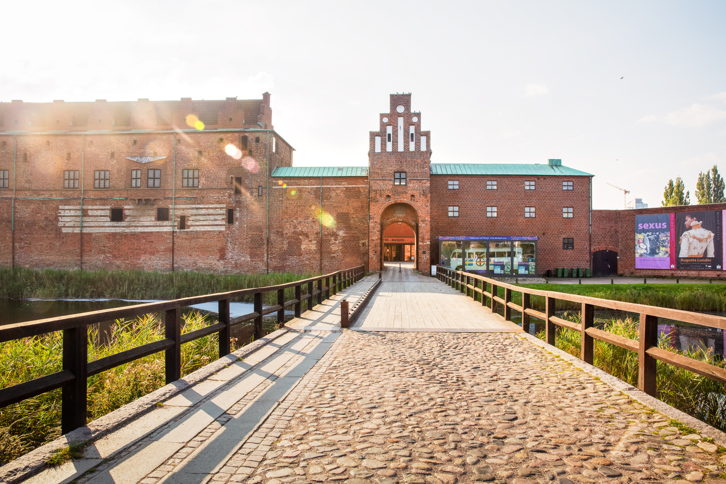 Außenansicht des roten Backsteinhauses von Schloss Malmöhus.