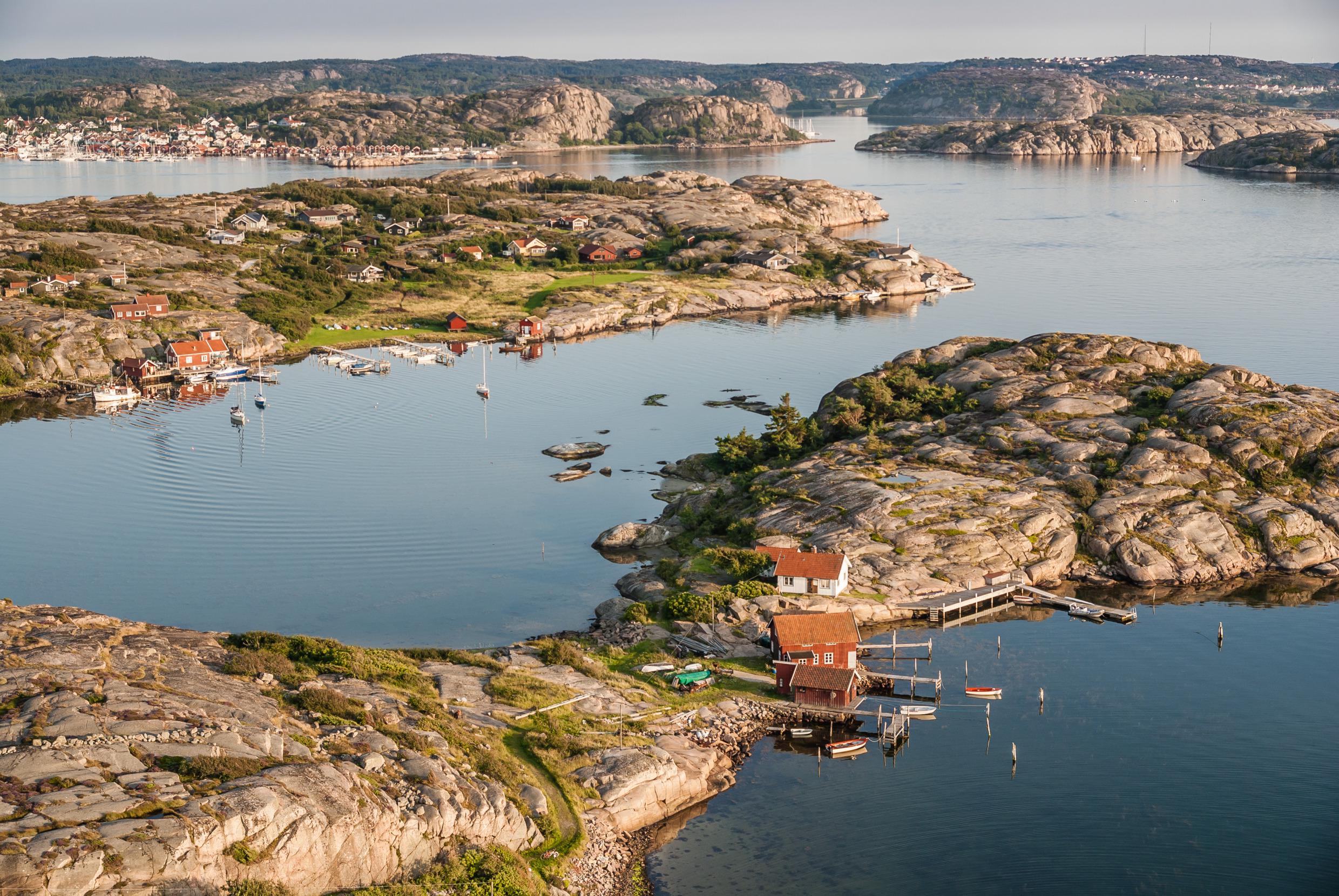 Luftaufnahme des Schärengartens von Bohuslän an Schwedens Westküste.
