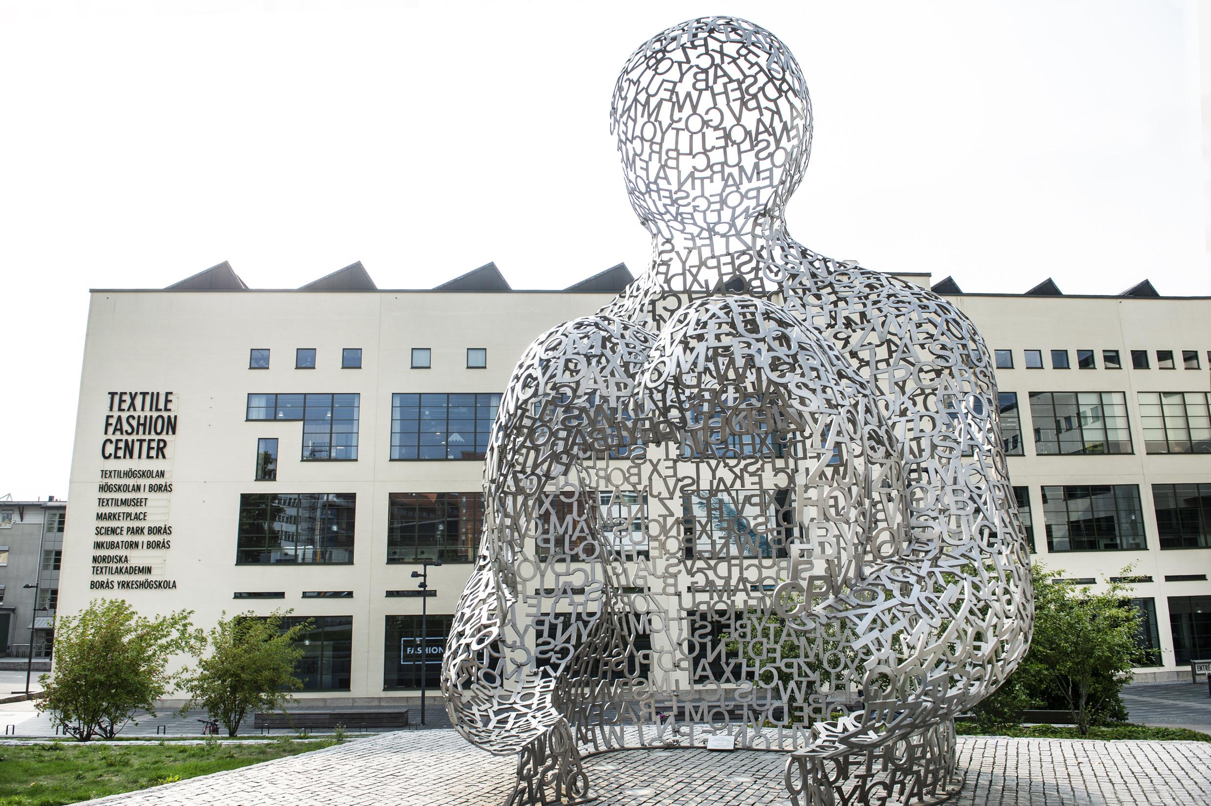 House of Knowledge vor dem Textile Fashion Center, Borås