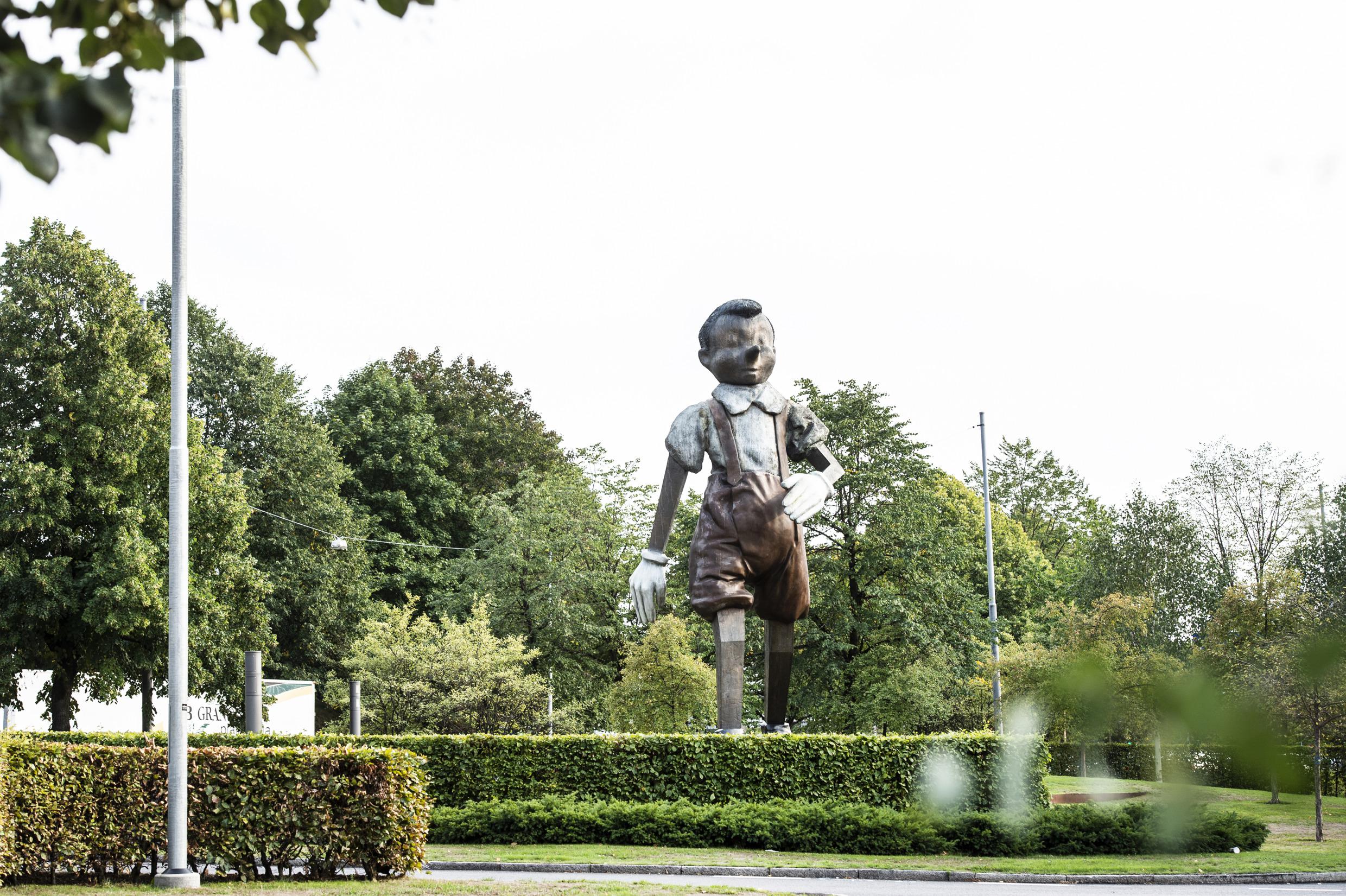 Walking to Borås von Jim Dine, in Borås