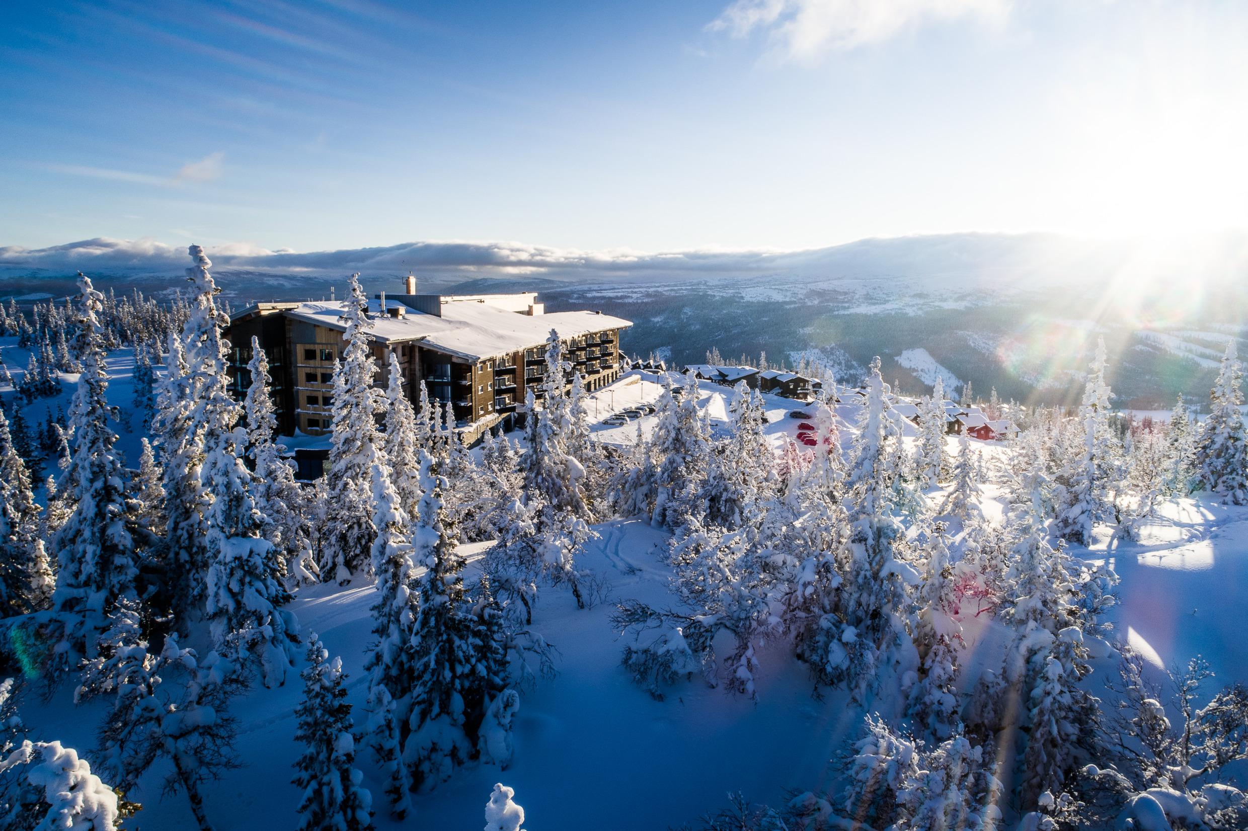 Winteransicht der Copperhill Mountain Lodge in Åre, Jämtland.