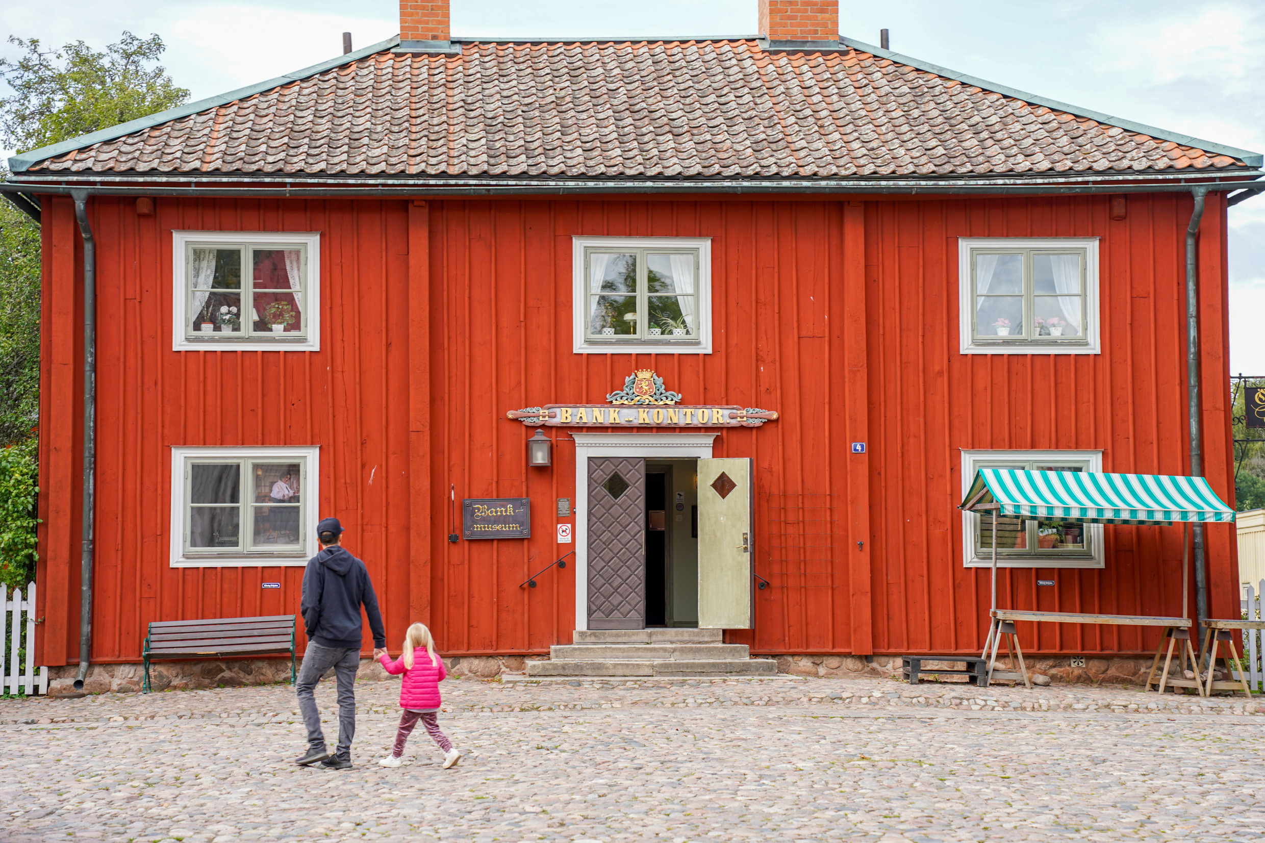 Kasseien en oude huizen in Gamla Linköping.