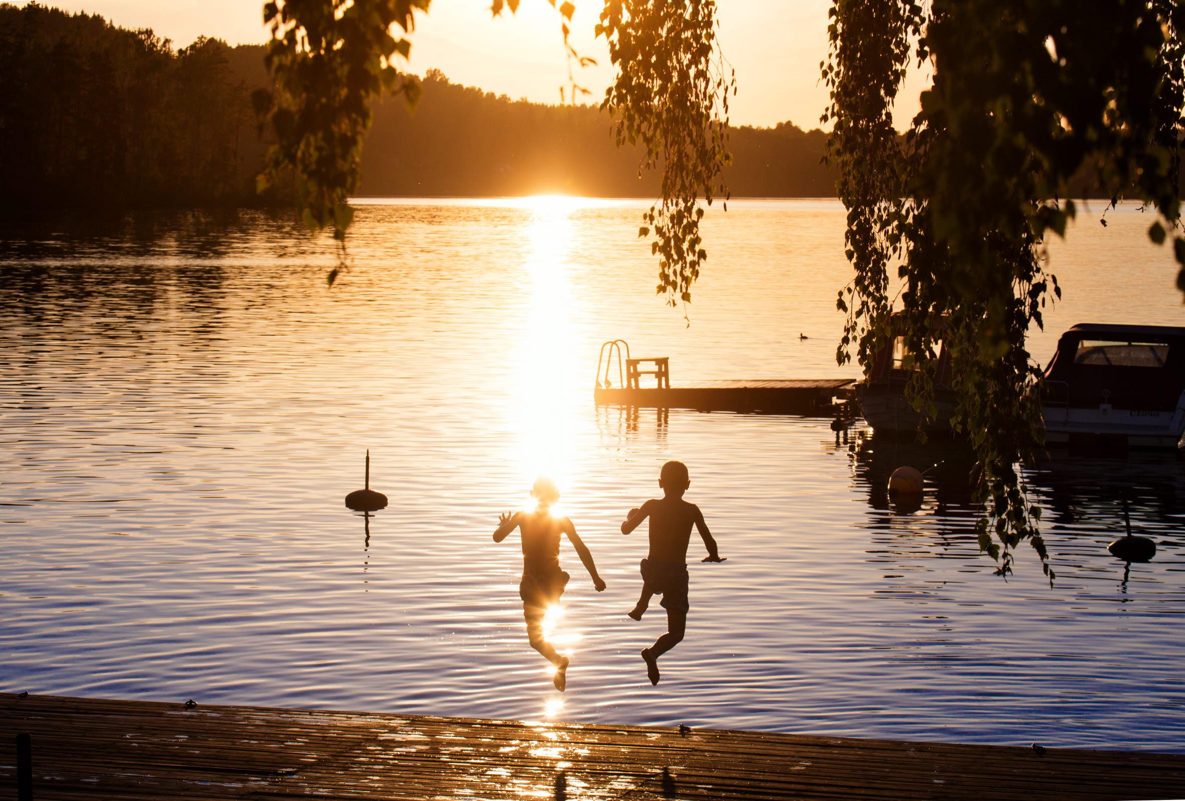 Abendliches Baden in Dals Långed