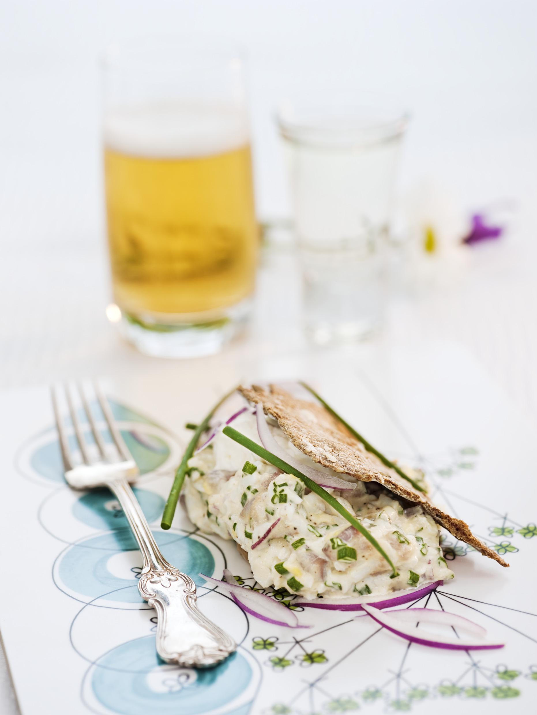 Gubbröra auf in Dill eingelegtem Hering von Klädesholmen