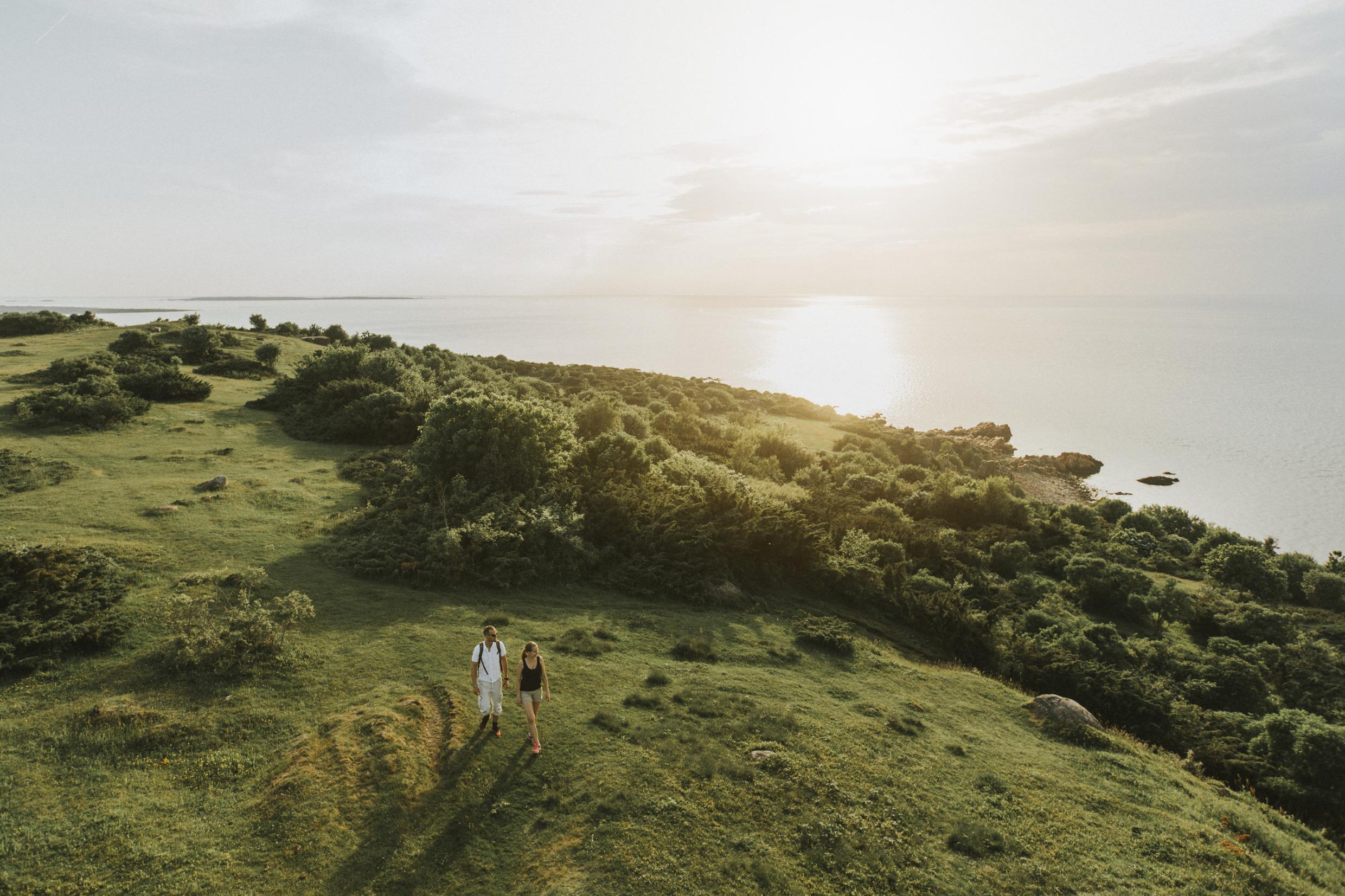 Couple walking near Hovs hallar on Skåneleden