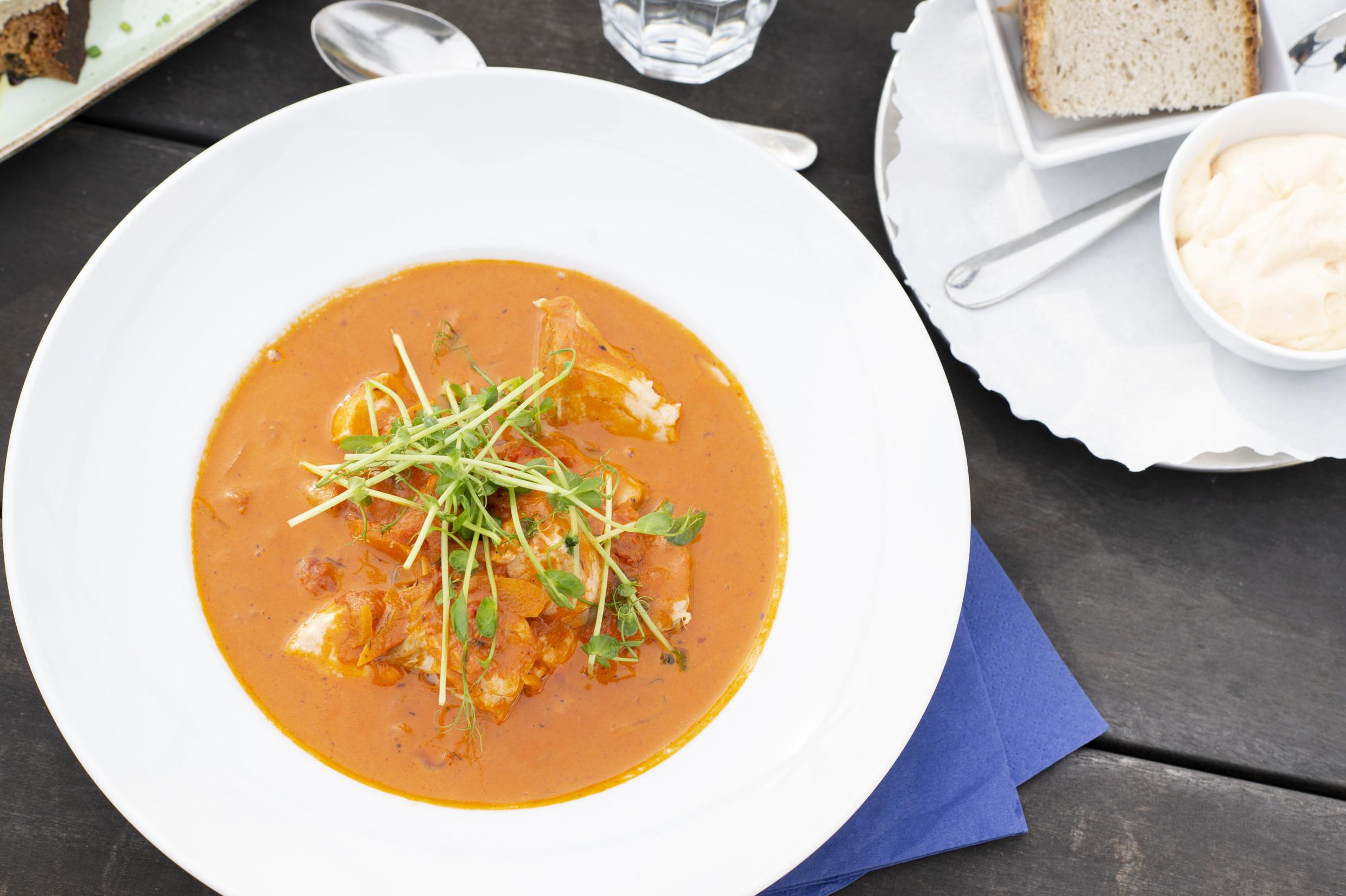 Abendessen mit Meeresfrüchten in Sandhamn in den Stockholmer Schären