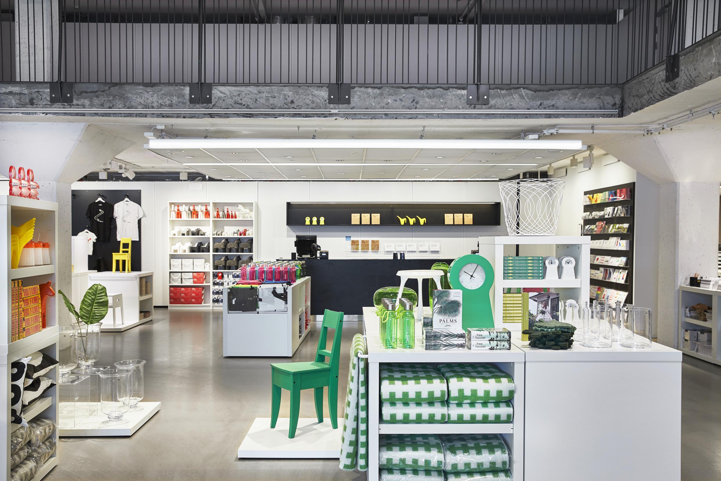 Im Geschenkeladen des Ikea-Museum