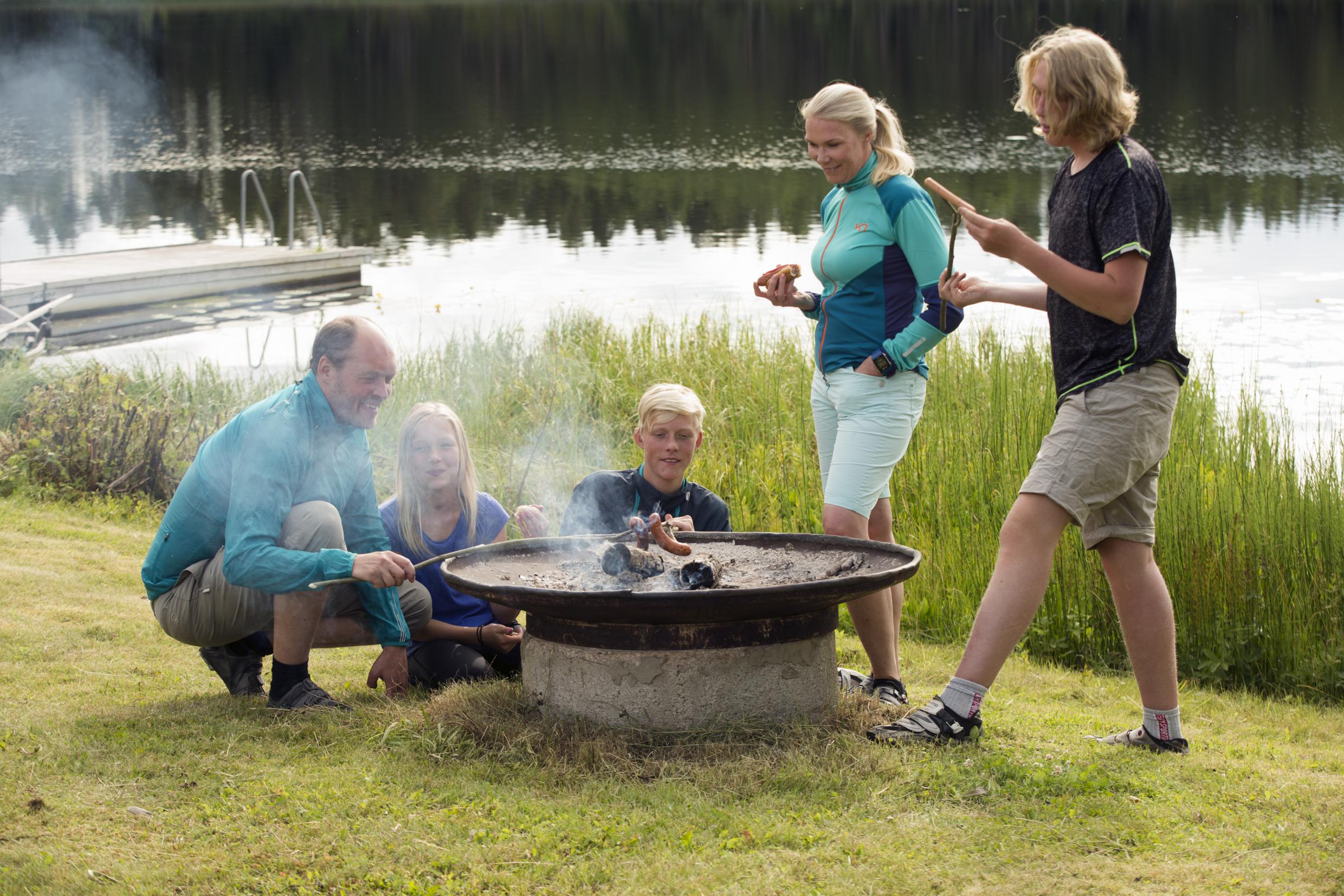BBQ bij een meer in Dalarna