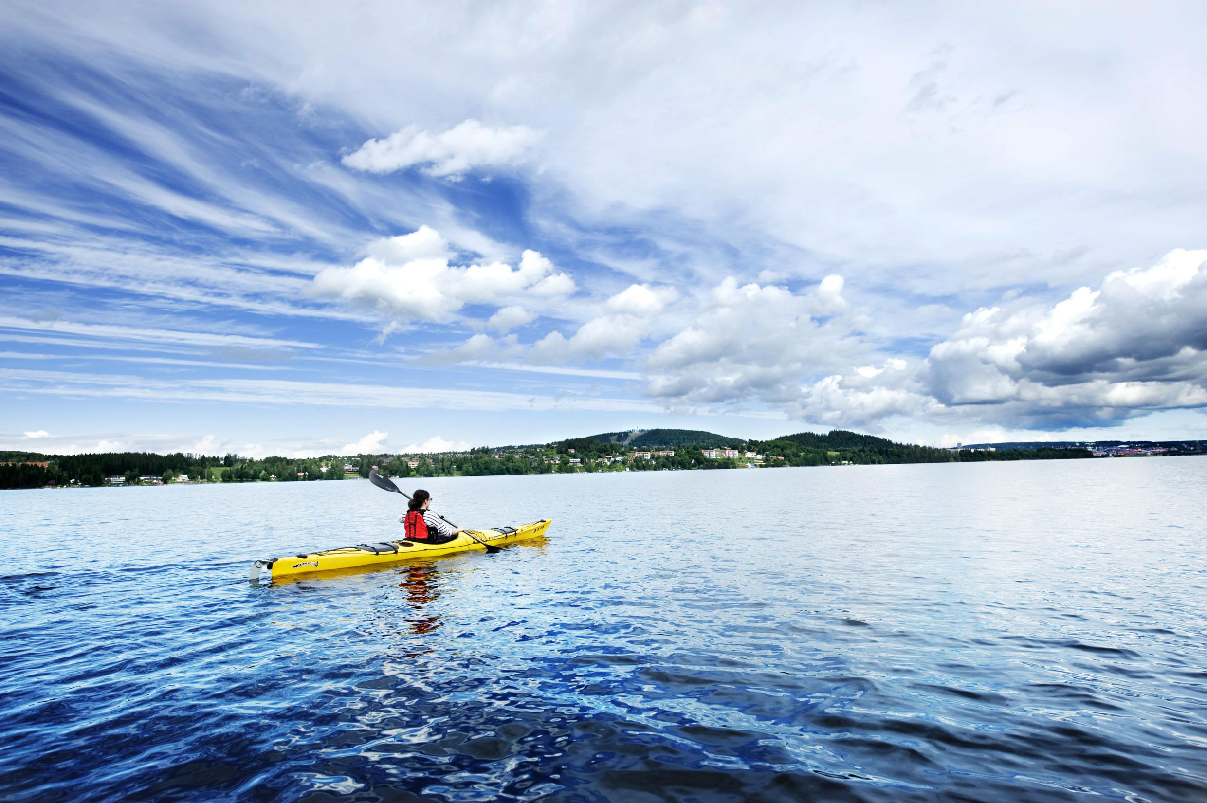 Kayak sur les lacs du Jämtland