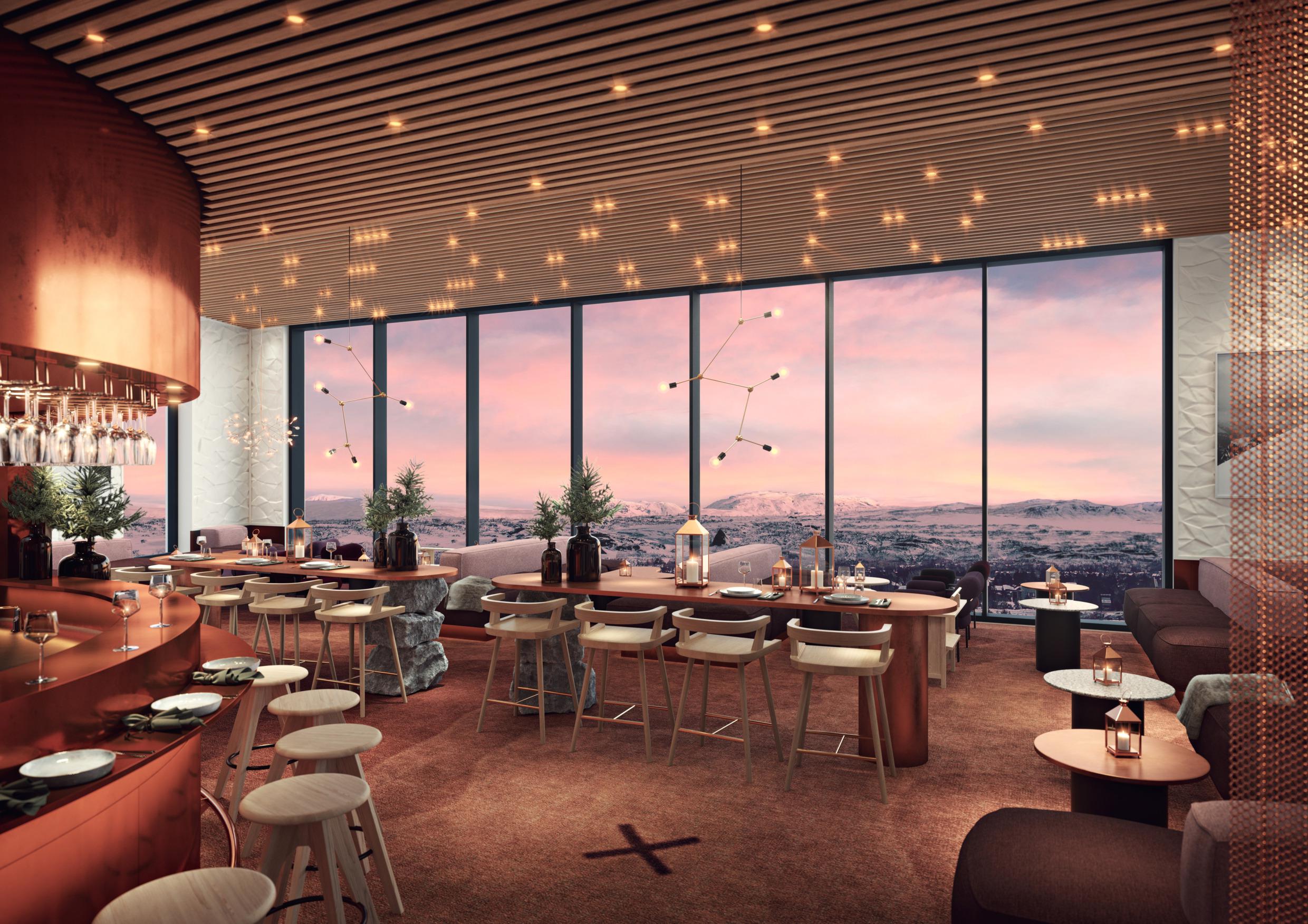 Een skybar van het hotel ingericht in beige en warme roestrode tinten. Grote ramen tonen een besneeuwd landschap.