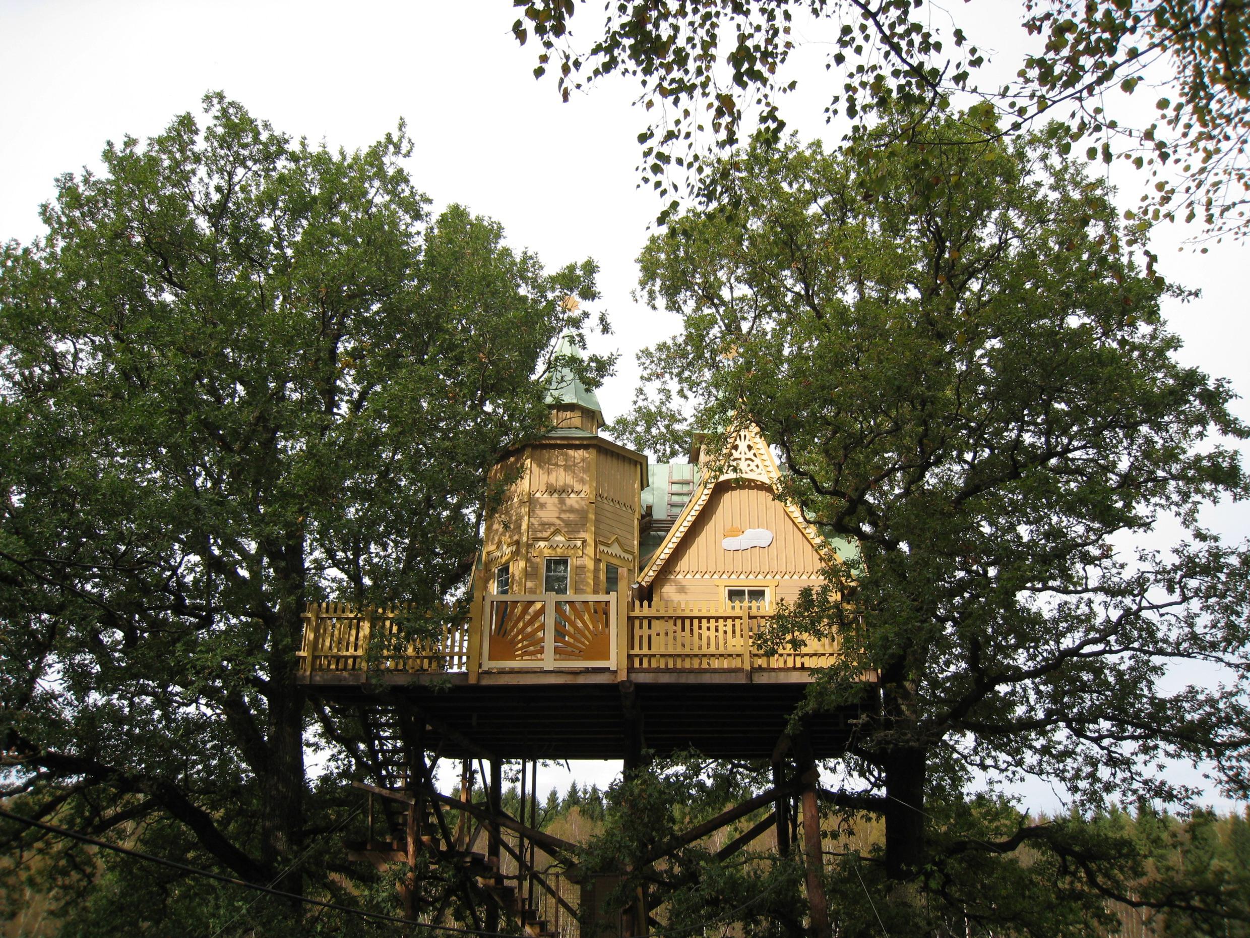 Außenansicht von Sjunde Himlen im Islanna Tree Hotel, Westschweden