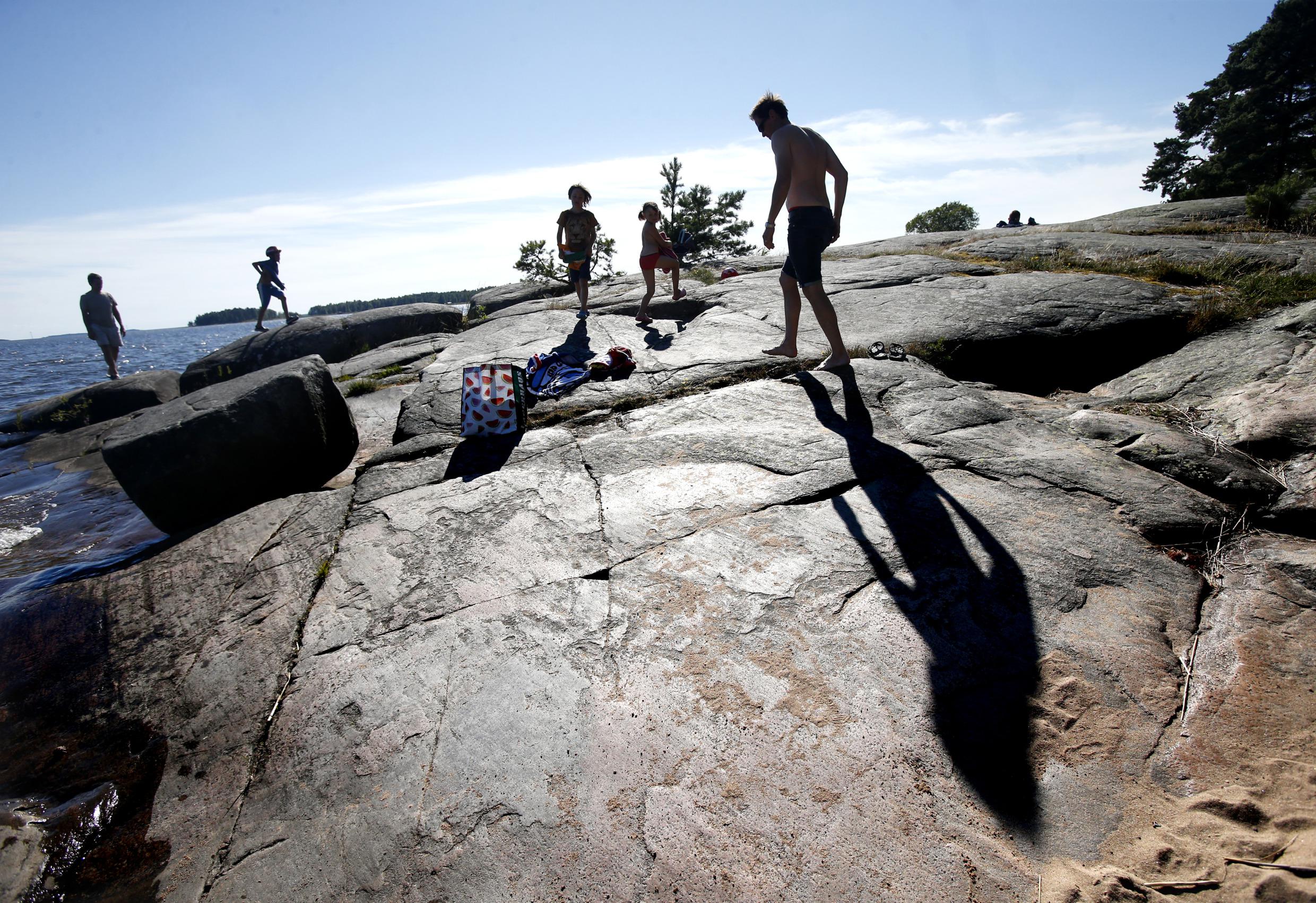 Zwemmen vanaf de kliffen in Skutis, Värmland