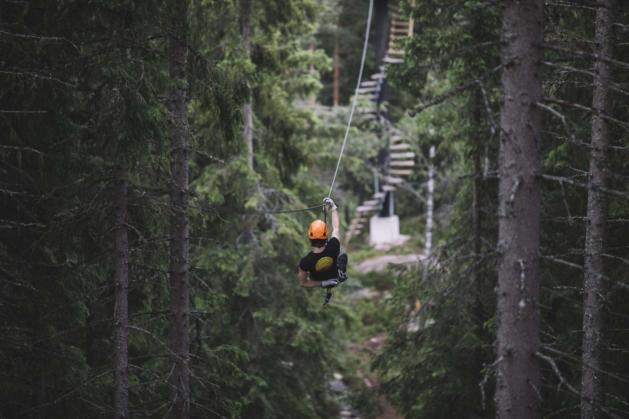 Tyrolienne dans la région de Småland