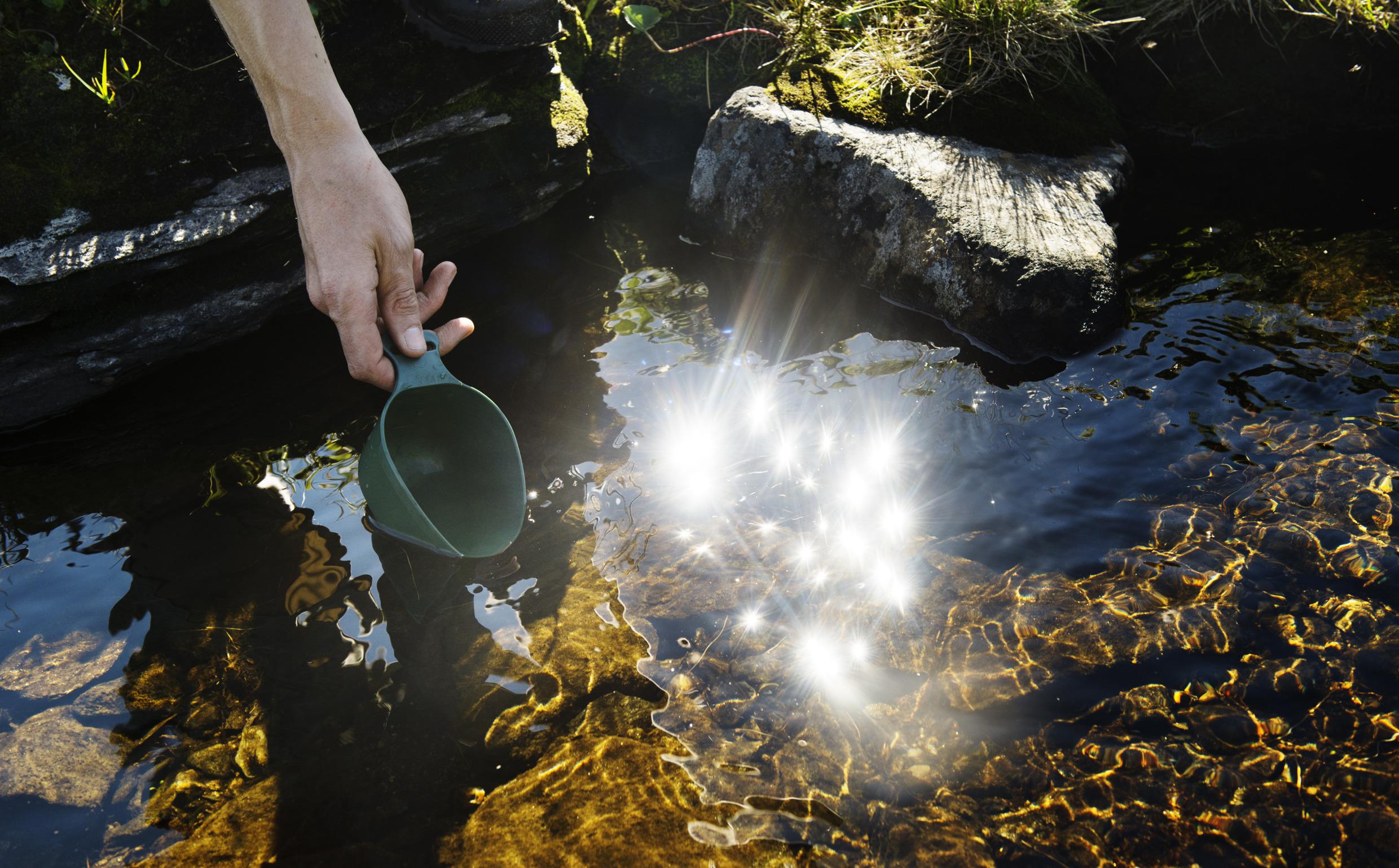 Water drinken in de natuur