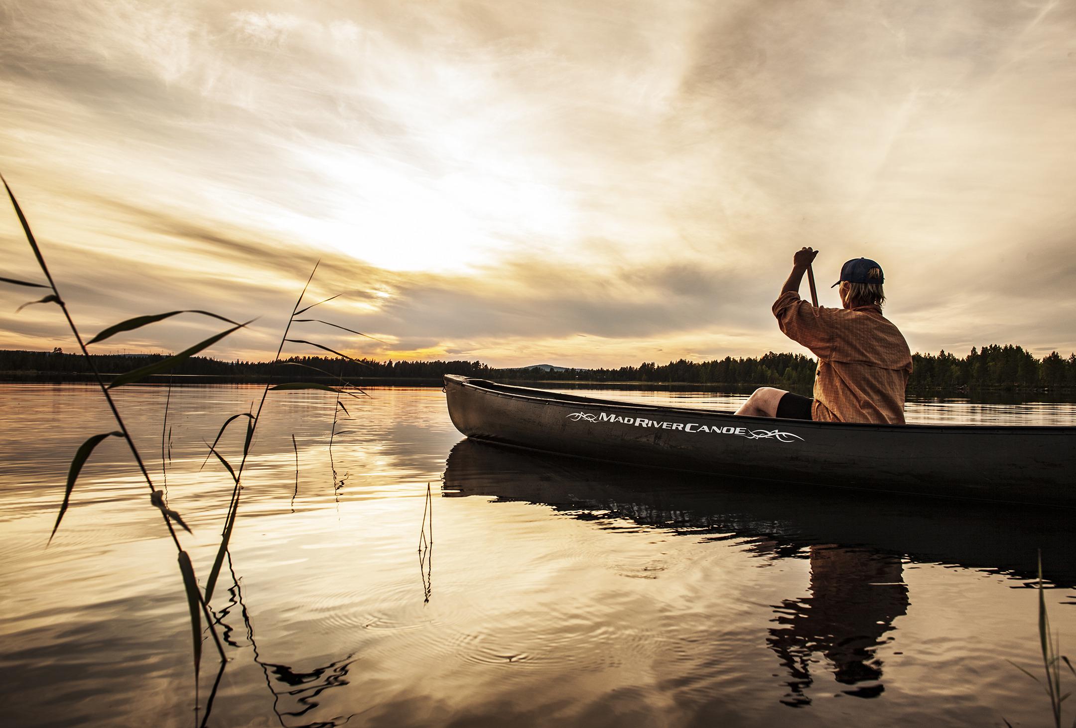 Canoeing in the midnight sun in Swedish Lapland