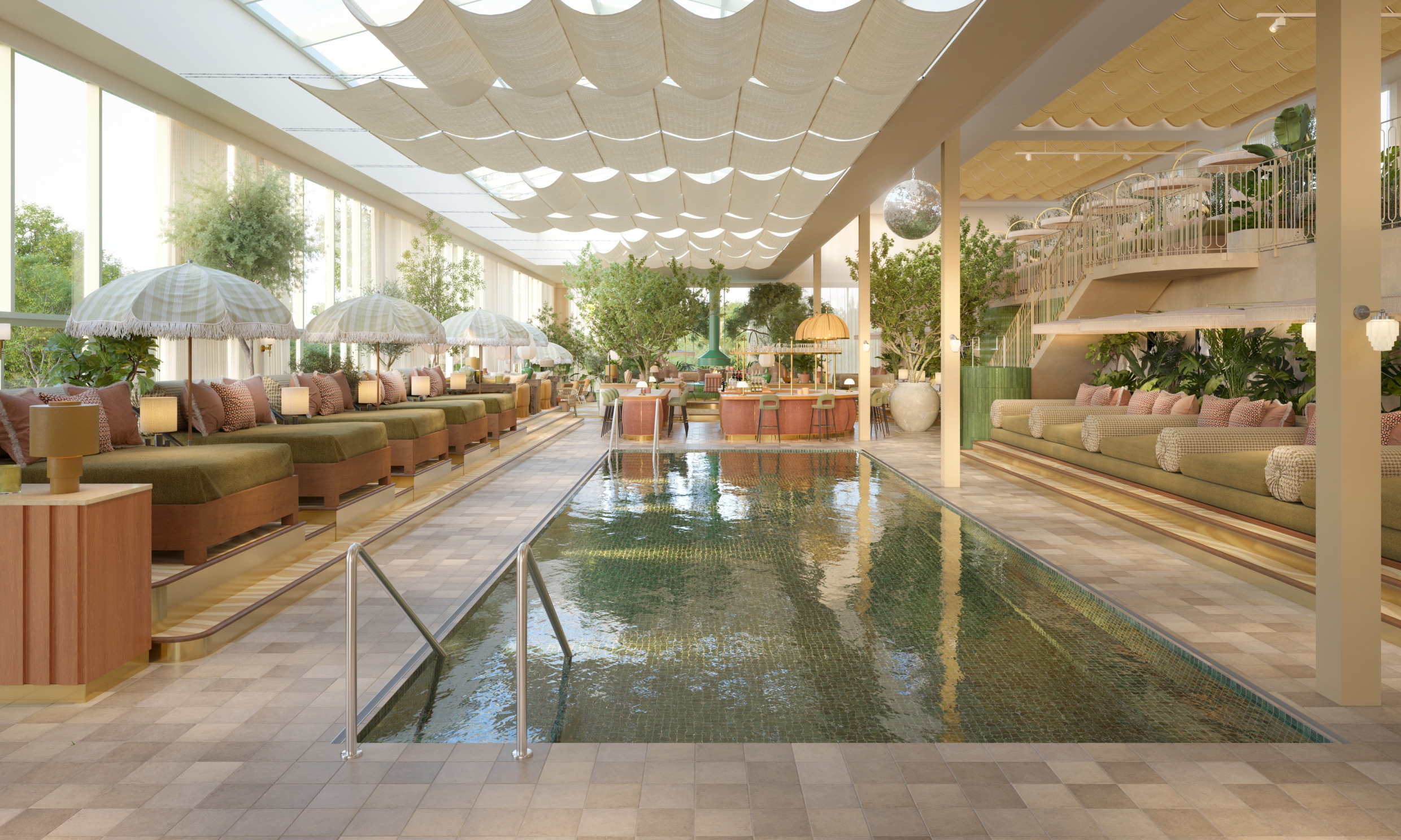 Overdekt zwembad bij Hjortviken Country Club met ligstoelen en parasols.