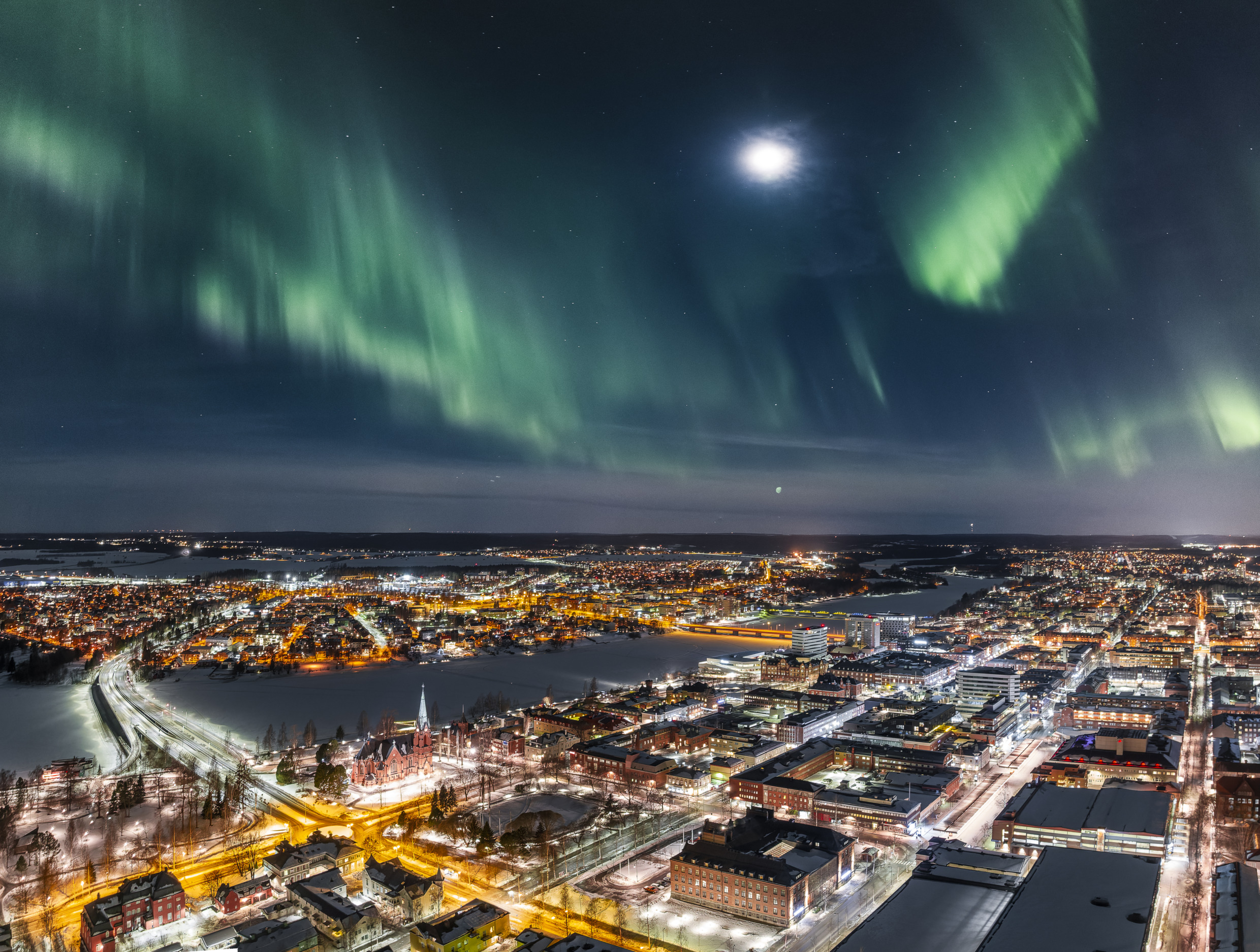Noorderlicht boven de stad Umeå.