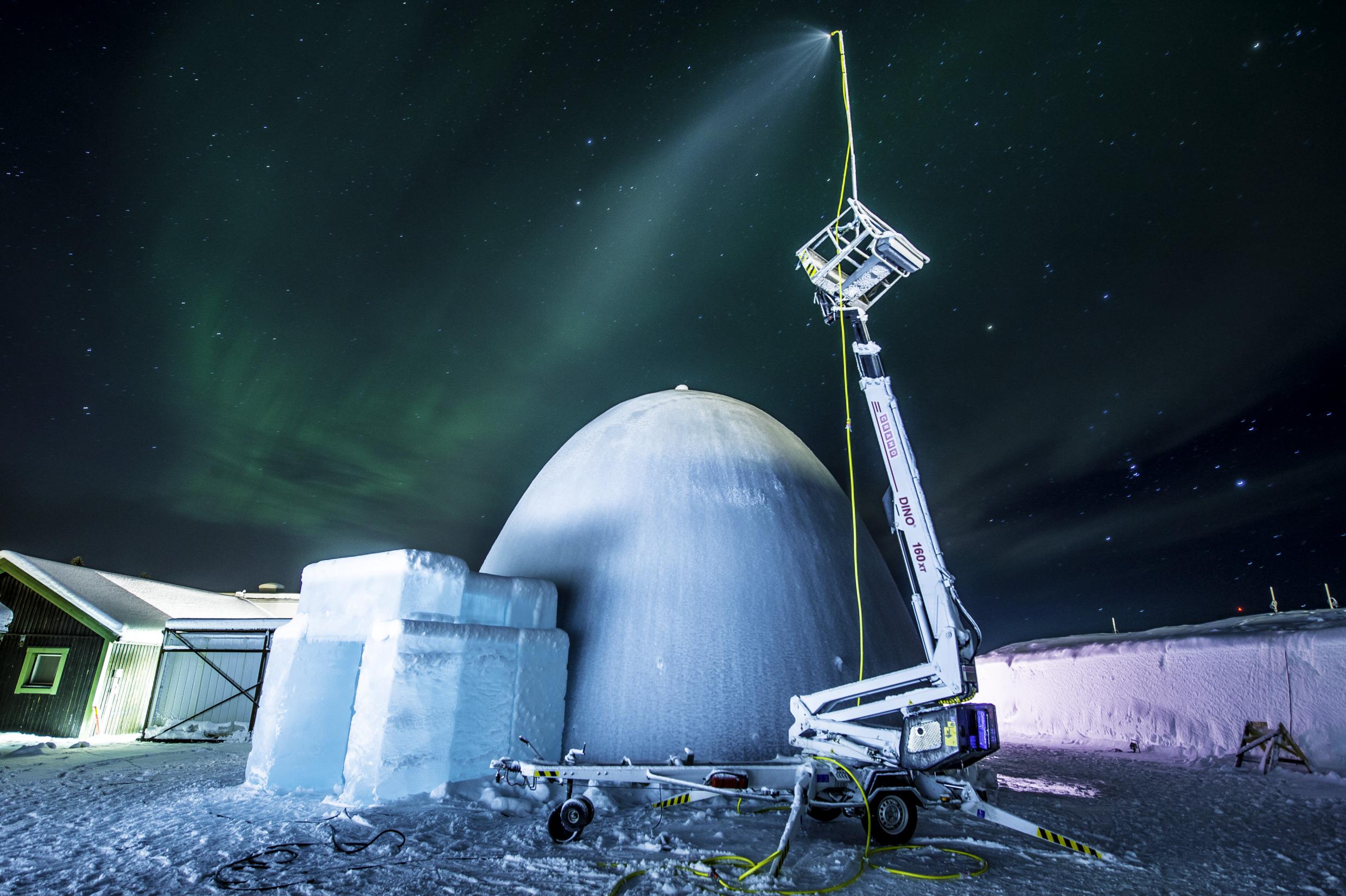 Construction d'un hôtel de glace