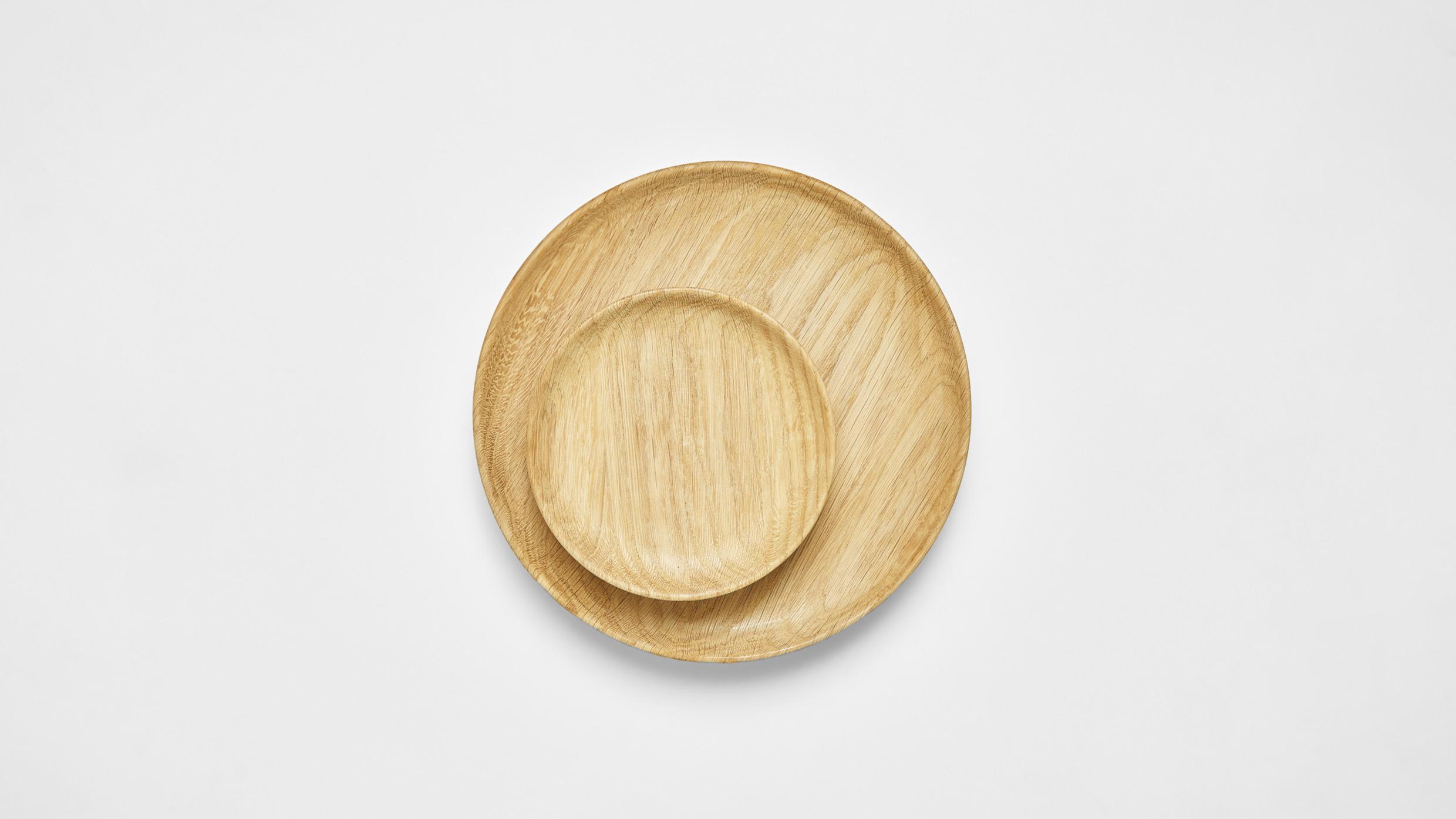 Houten platen op een witte ondergrond.