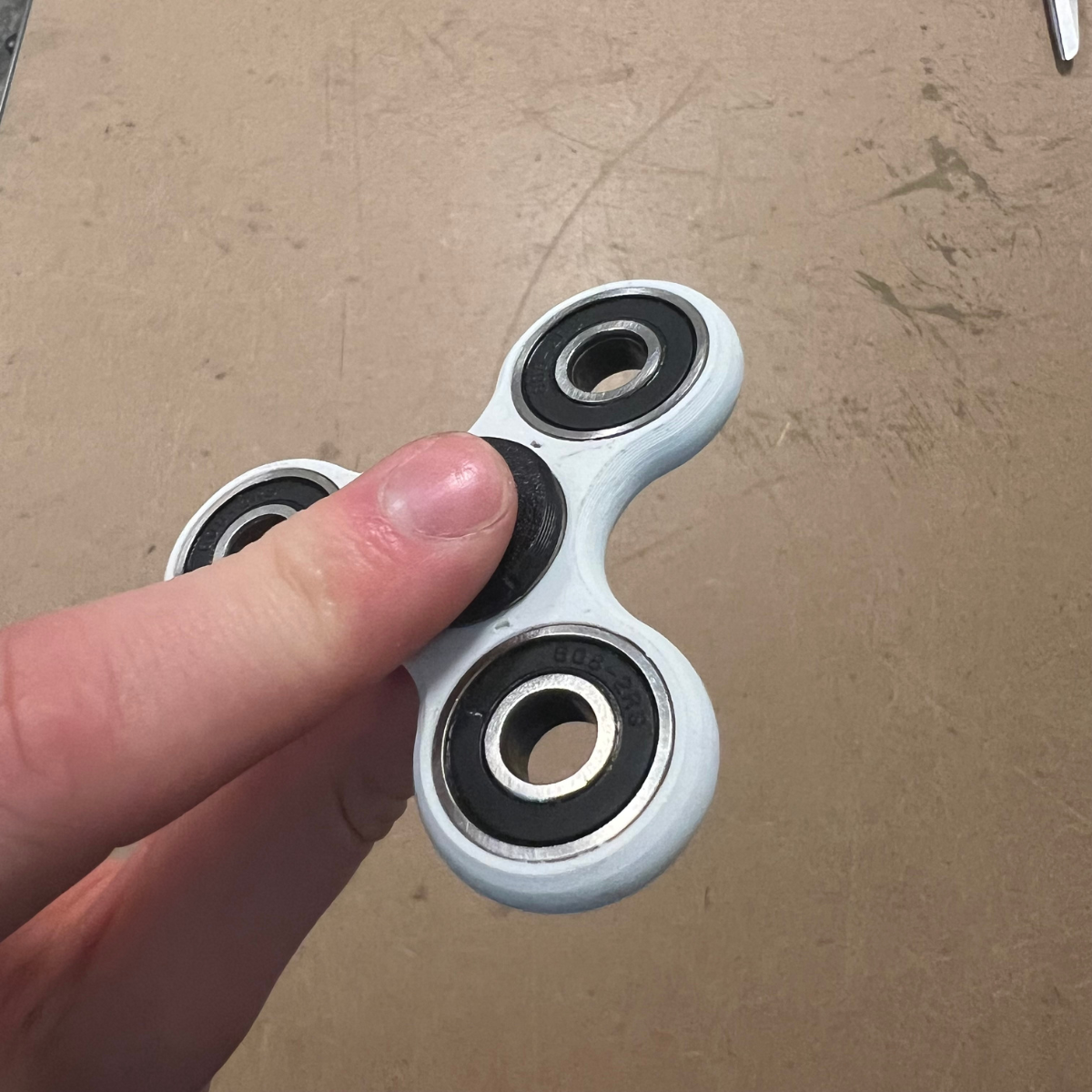 bild nr 3 på produkten: Fidget spinner Trio spin med kullager - Välj bland flera färger!