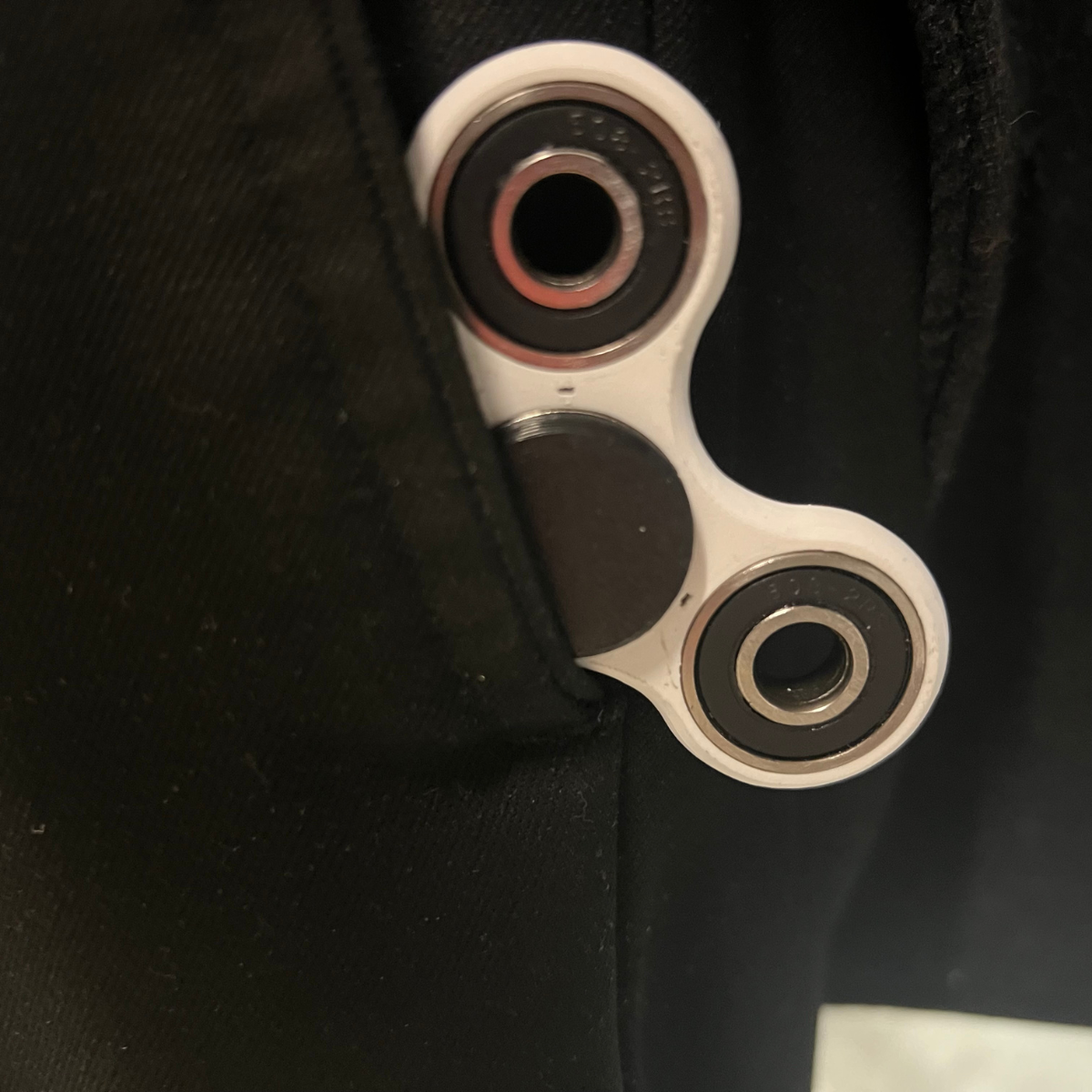 bild nr 4 på produkten: Fidget spinner Trio spin med kullager - Välj bland flera färger!