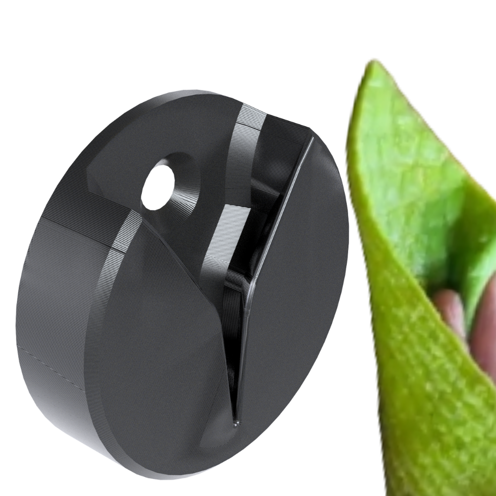 Bild på 3D printad produkt med namn: Disktrasehållare för köket - Fäst med dubbelhäftande tejp eller skruv - Hållare för disktrasa