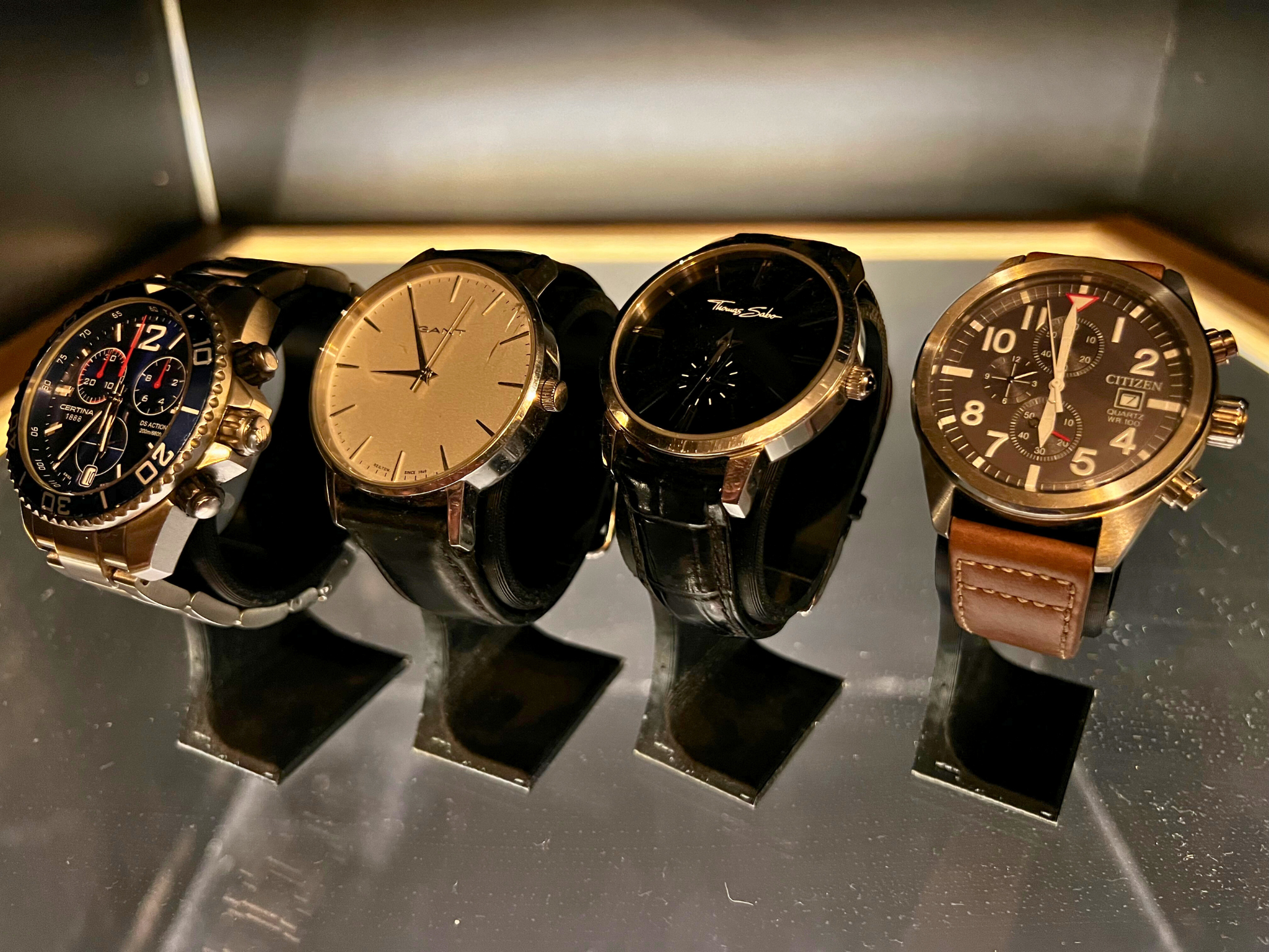Extra bilder på produkten: Klockstativ för armbandsur, smartklockor och klocksamlingar - Perfekt för förvaring, display och organisering i hemmet, butiken eller på skrivbordet - Ställ för klockor - Klockställ