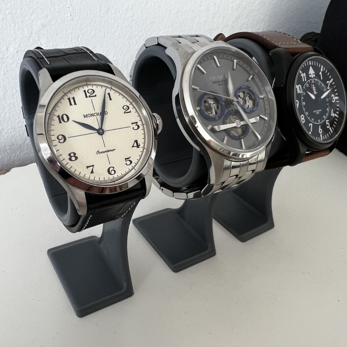 bild nr 1 på produkten: Klockstativ för armbandsur, smartklockor och klocksamlingar - Perfekt för förvaring, display och organisering i hemmet, butiken eller på skrivbordet - Ställ för klockor - Klockställ