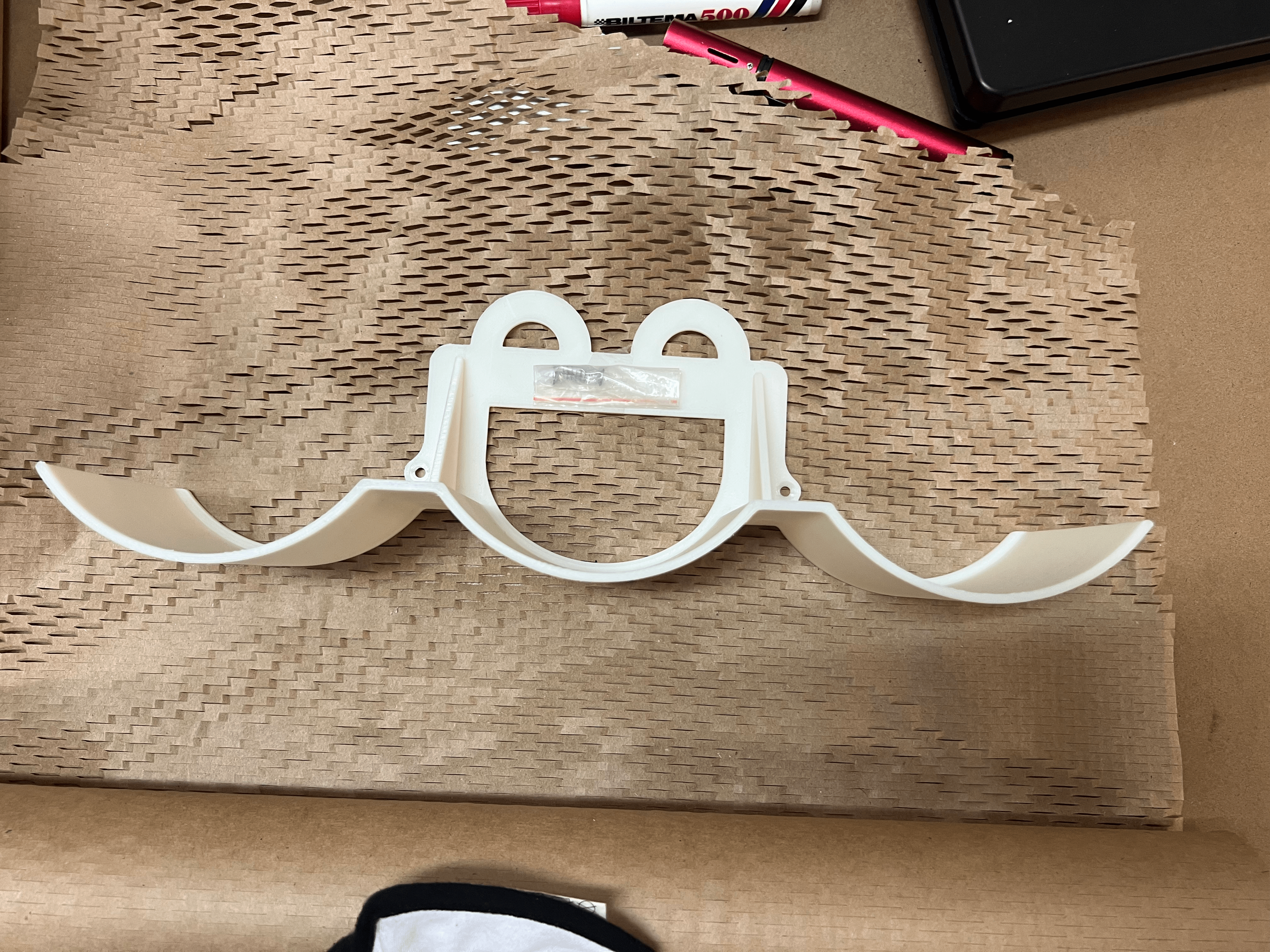 Extra bilder på produkten: Toalettpappershylla 6 st, Montera med skruv eller dubbelhäftande tejp (ingår ej). Vägghylla Toarulle