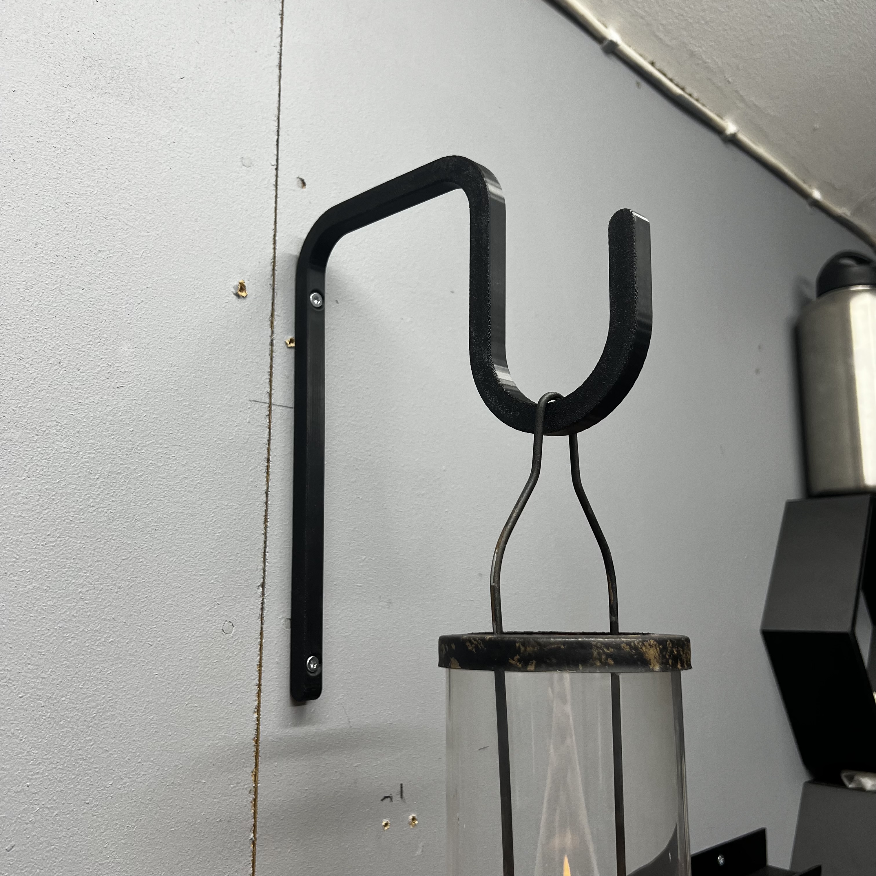 bild nr 1 på produkten: Vägg Krok Hänga Stor, För att hänga t.ex lyktor och andra object - Hem