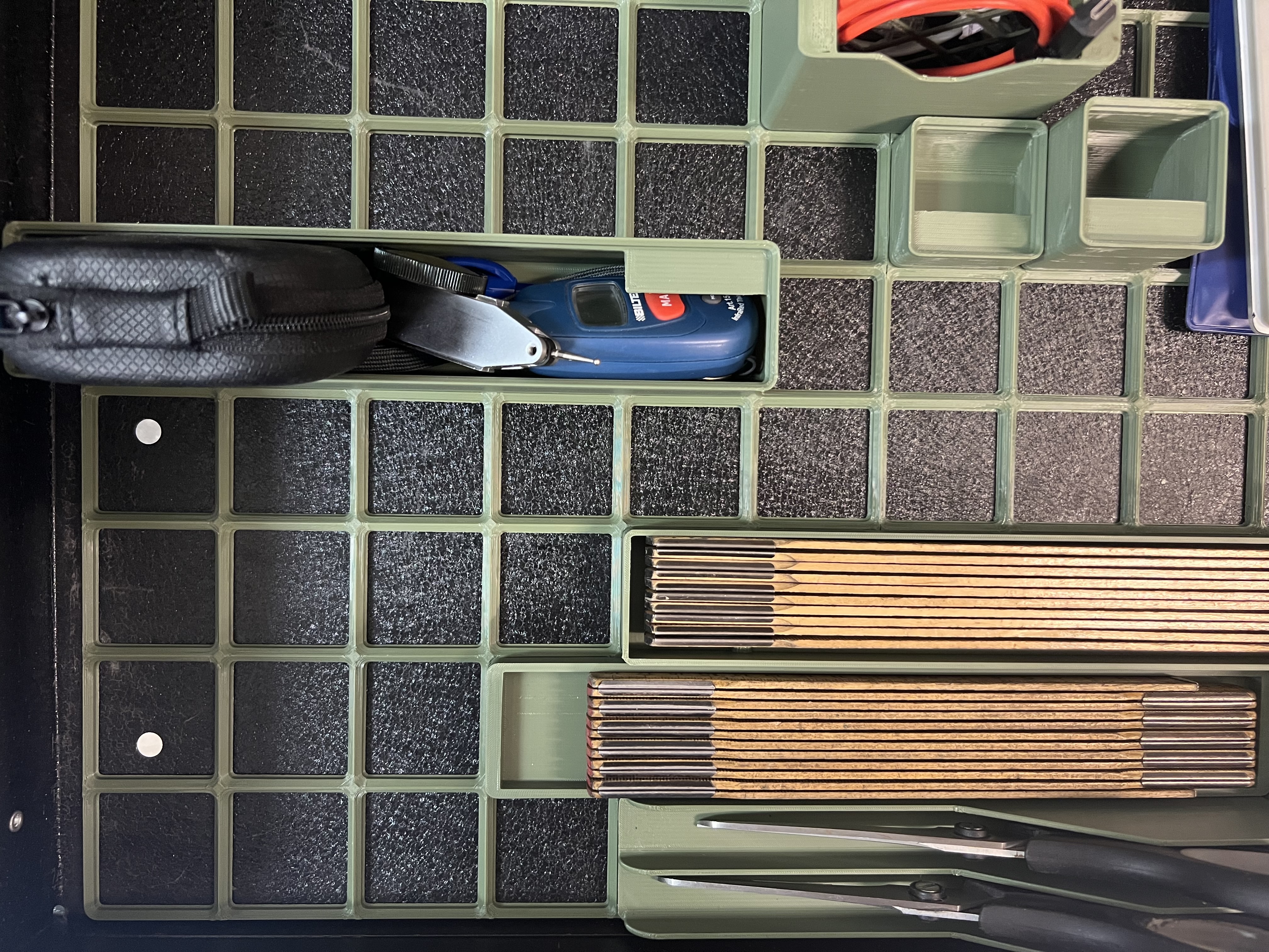 Extra bilder på produkten: Gridfinity Kompatibel Behållare, 1x1 Rutor, Använd till små delar, 1x1x6