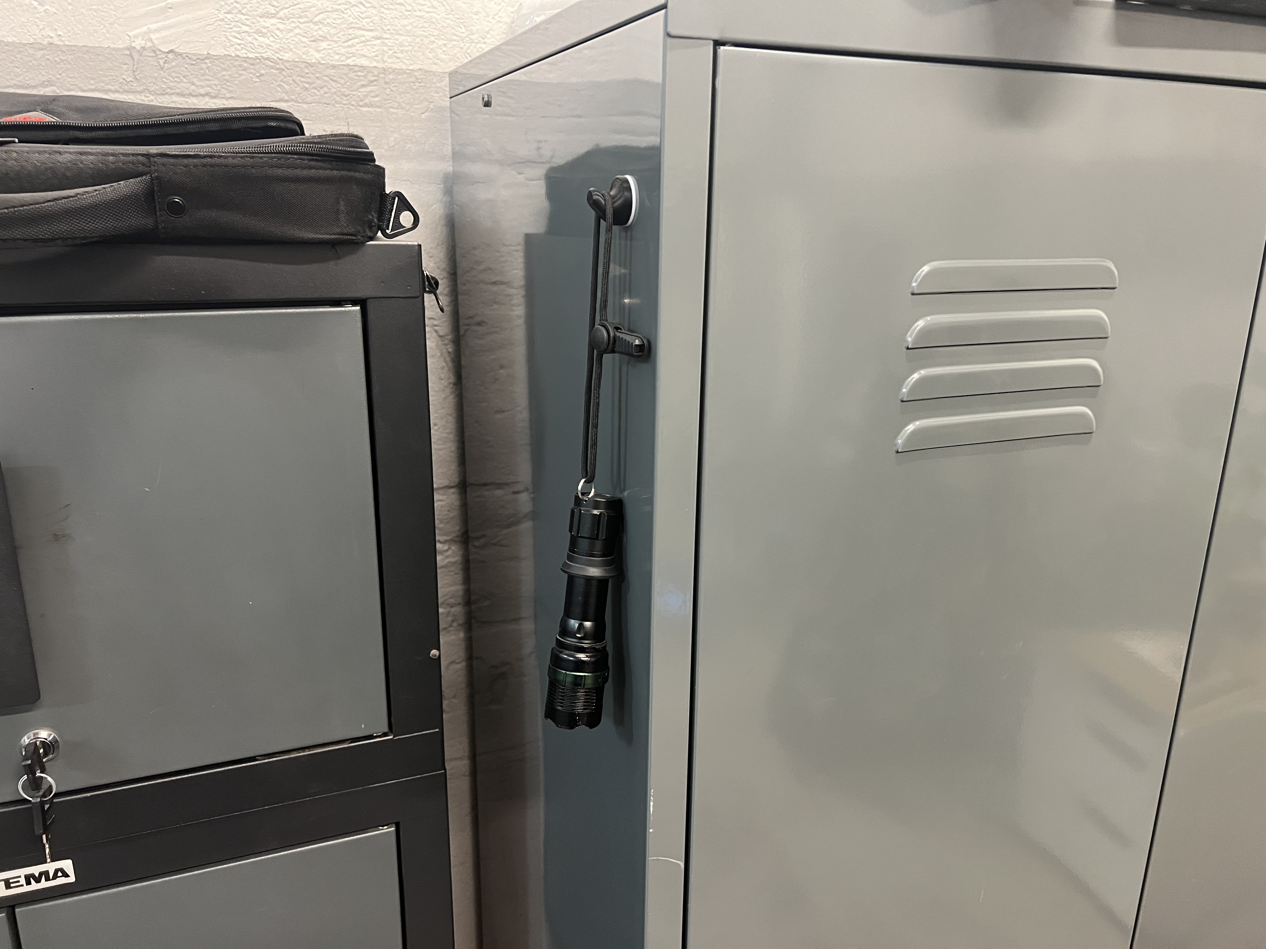 Extra bilder på produkten: Självhäftande Krok - 200 Gram Max Vikt - 25 mm Diameter - Väggkrok Med Dubbelhäftande Tejp