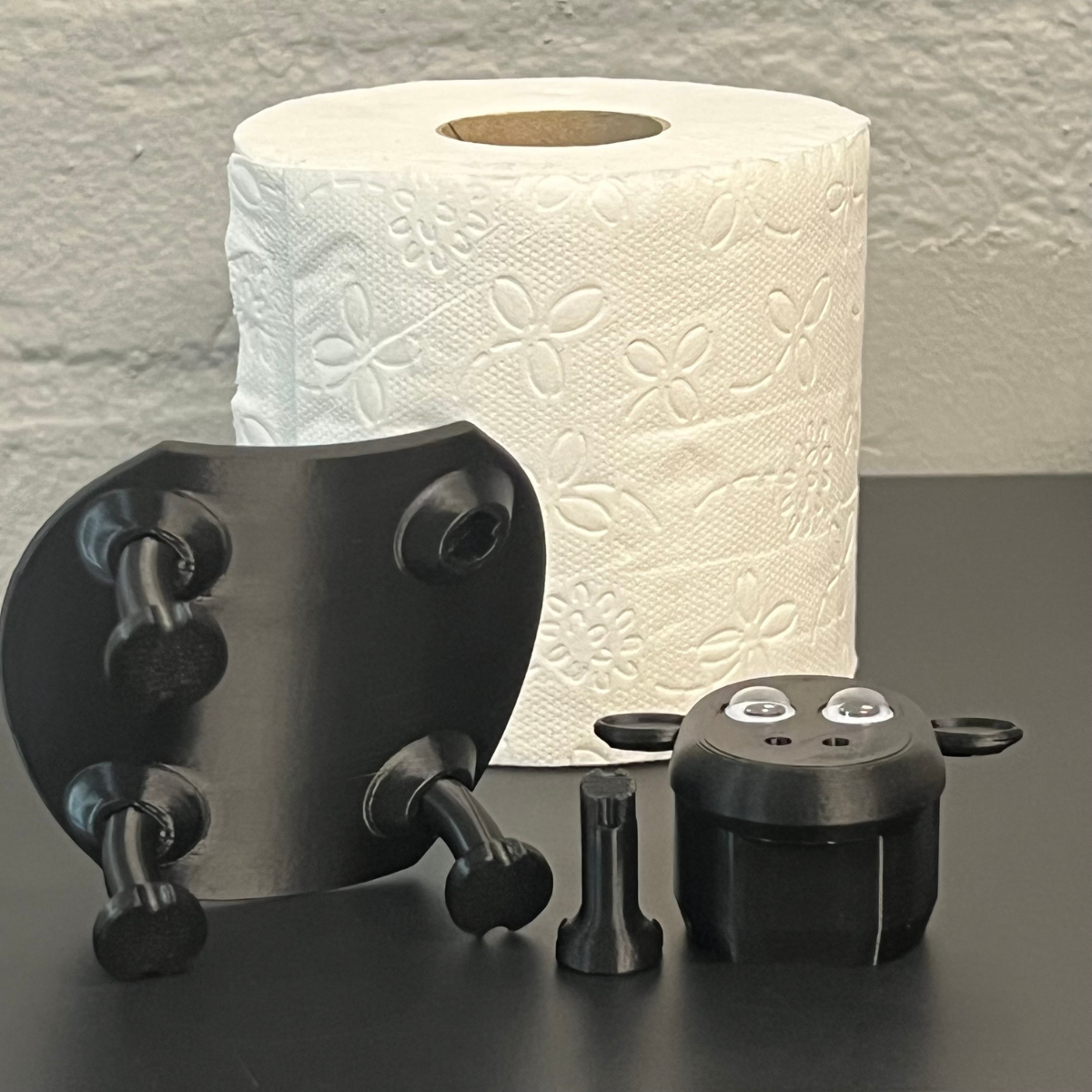 bild nr 3 på produkten: Toalettpappershållare Lamm - Passar svenska 3,8 cm toalettpappersrullar - Söt förvaring av papper - Rolig fristående - Lustig badrumsdekor - 1 st - Toalettrullehållare som badrumsförvaringstillbehör - Toalettrullestativ