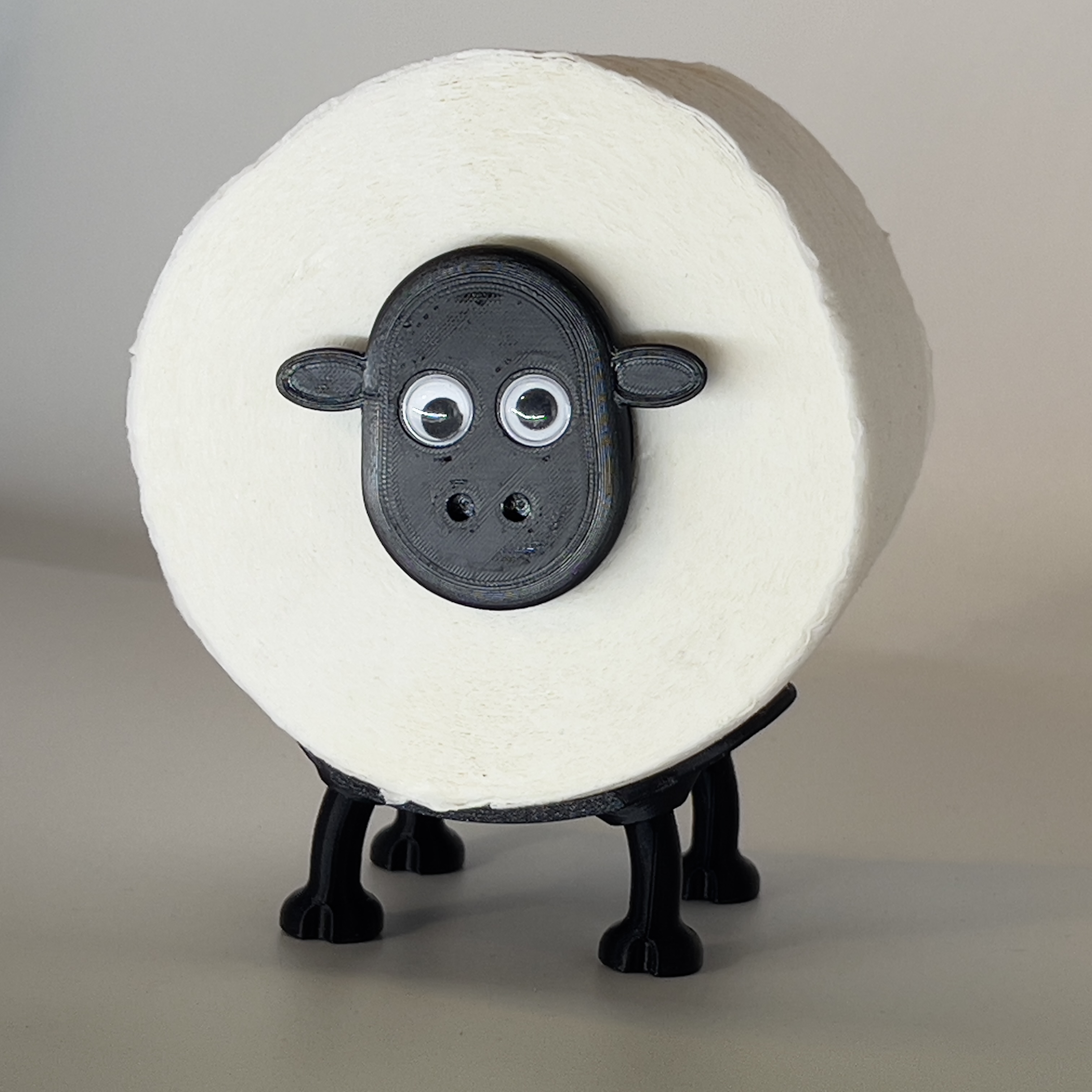 bild nr 6 på produkten: Toalettpappershållare Lamm - Passar svenska 3,8 cm toalettpappersrullar - Söt förvaring av papper - Rolig fristående - Lustig badrumsdekor - 1 st - Toalettrullehållare som badrumsförvaringstillbehör - Toalettrullestativ