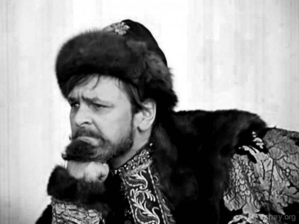 В фильме «Иван Васильевич меняет профессию» Яковлев сыграл сразу двух персонажей