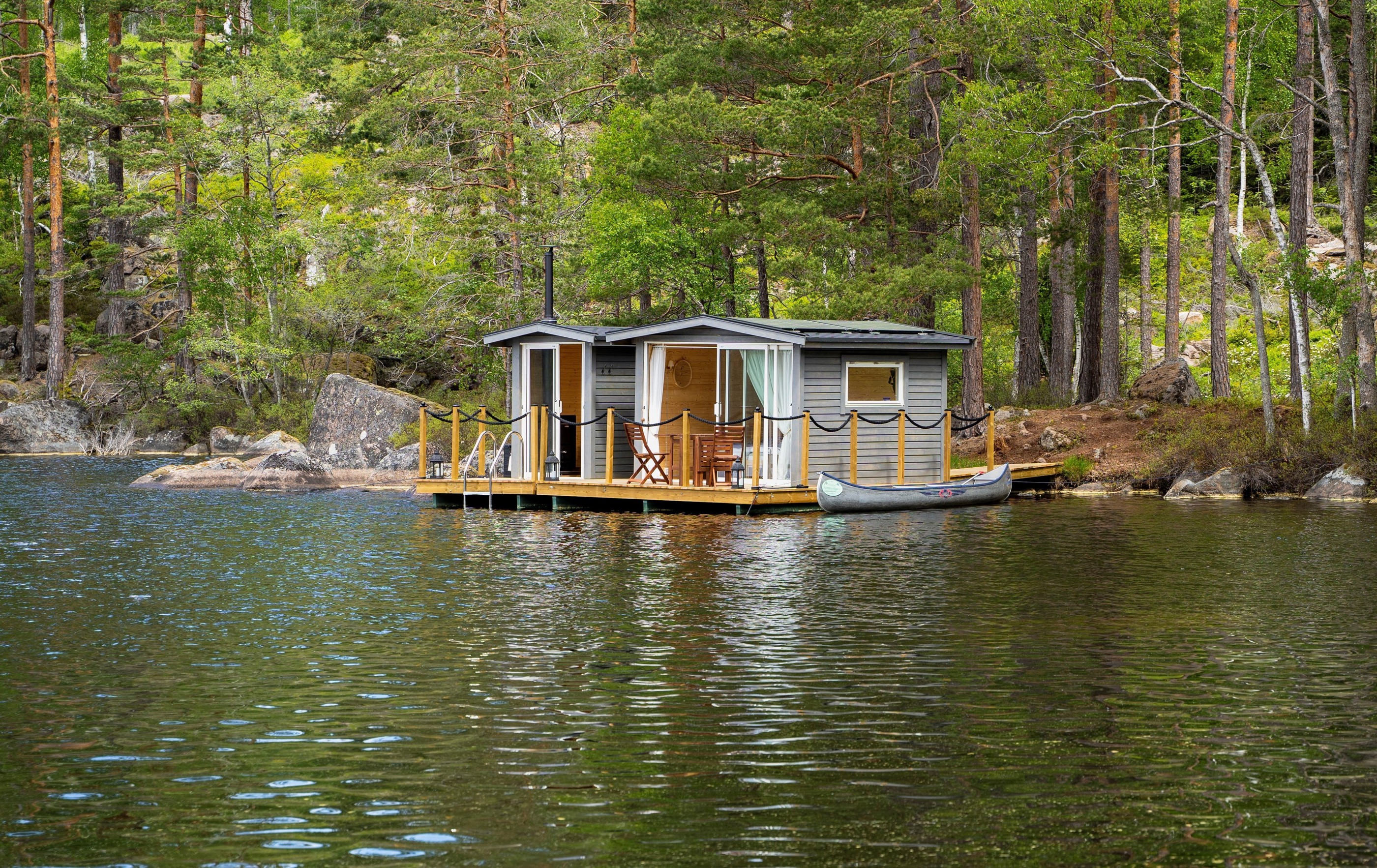 Flytande stuga och bastu