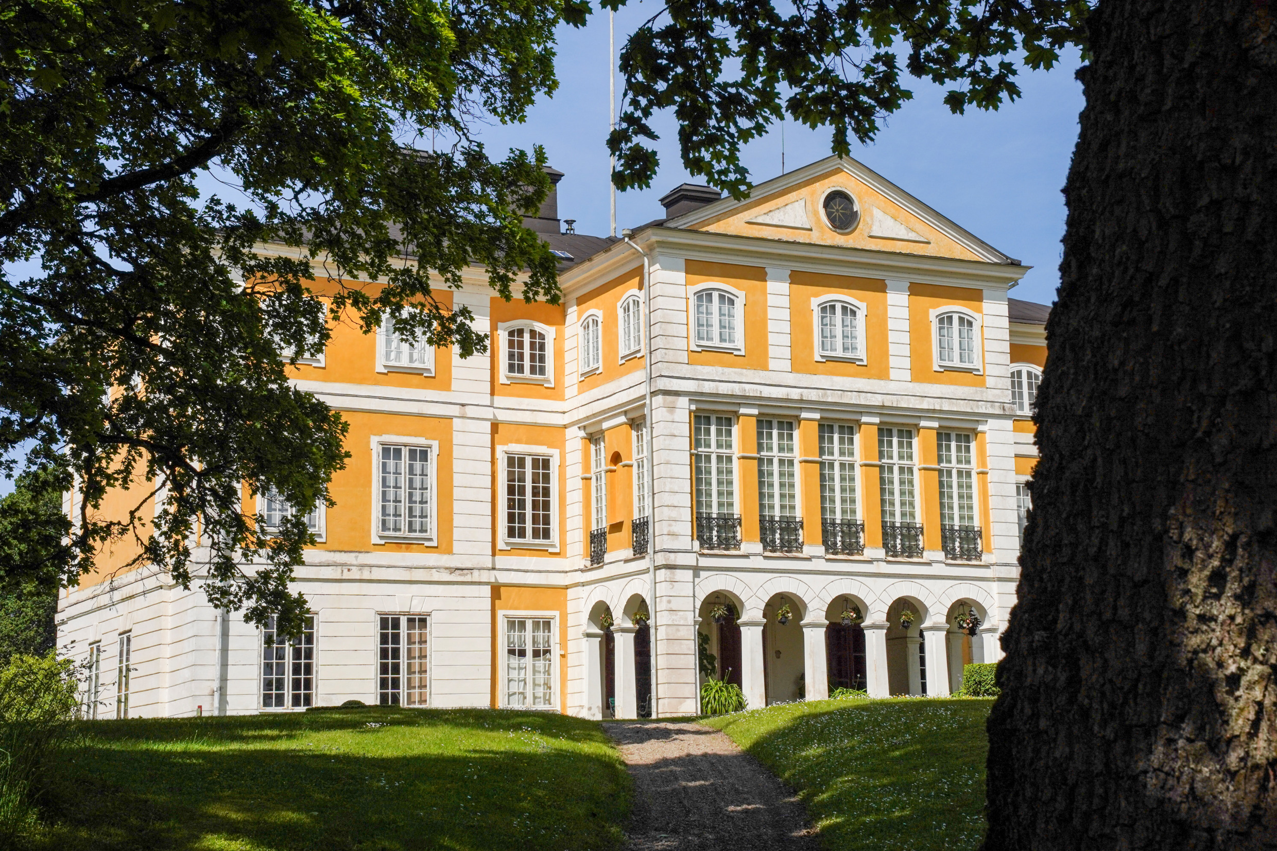 The yellow main building at Julita Manor.