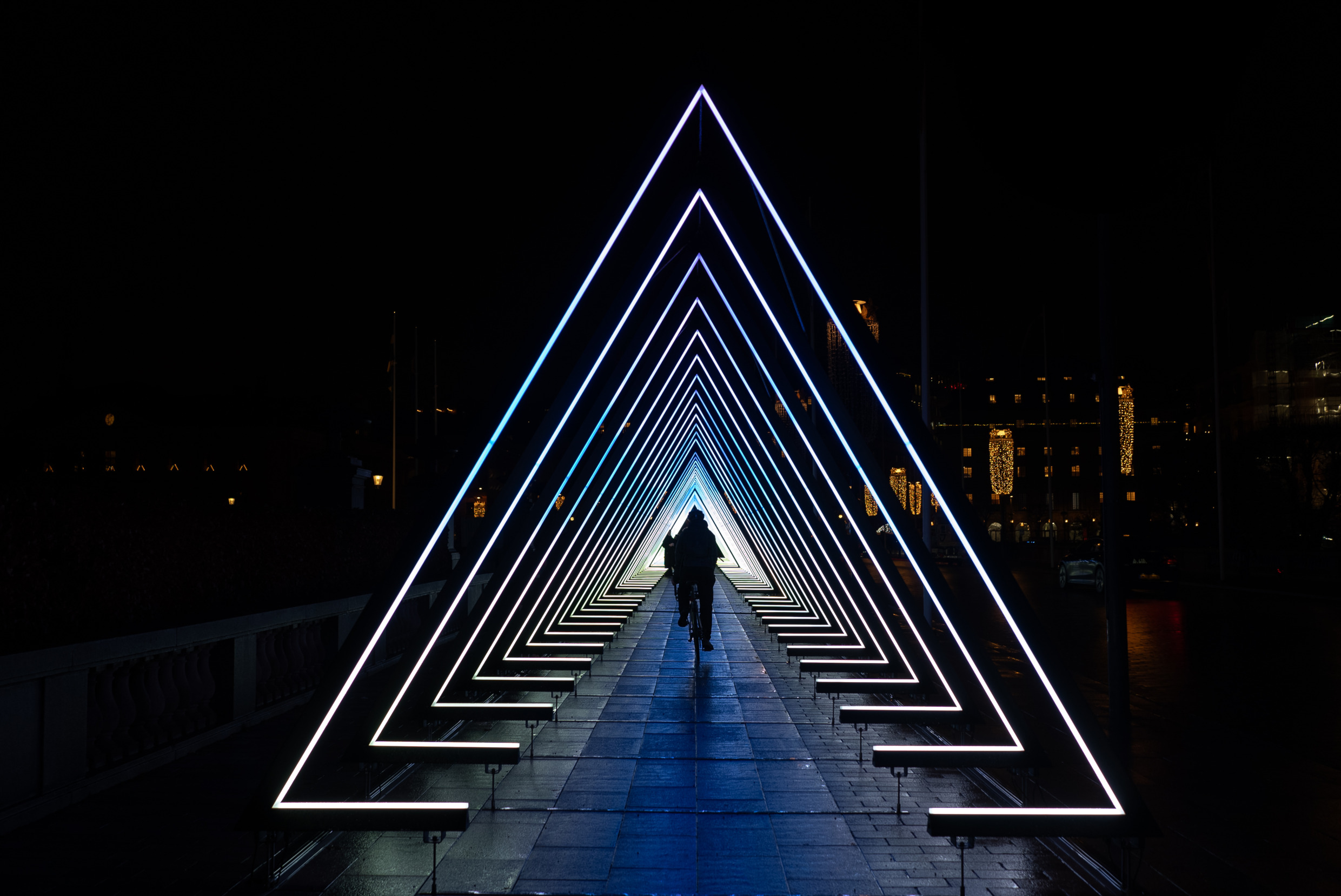 A light installation consisting of several rectangles inside each other.
