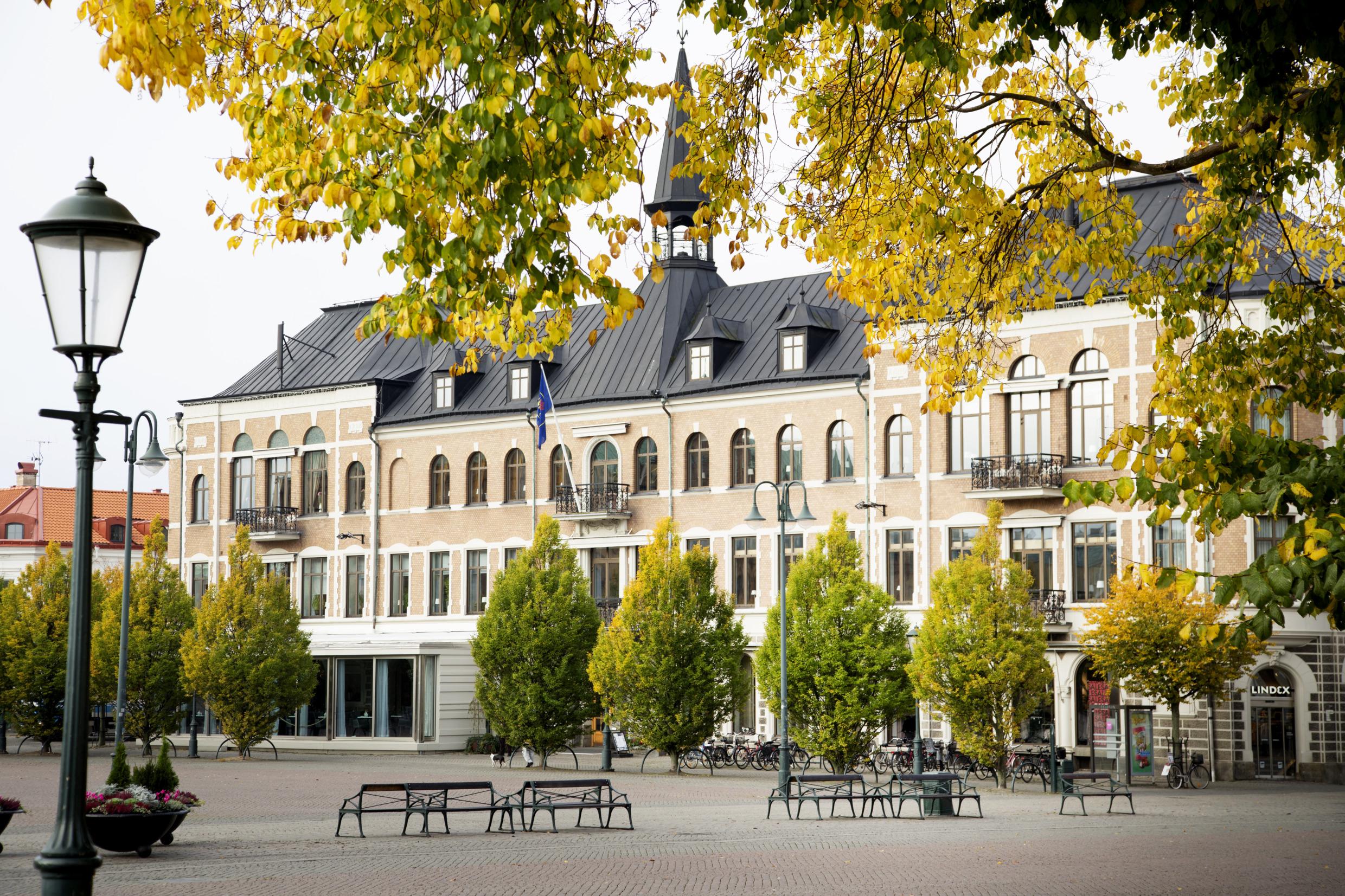 Außenansicht des Stadthotels Varberg.