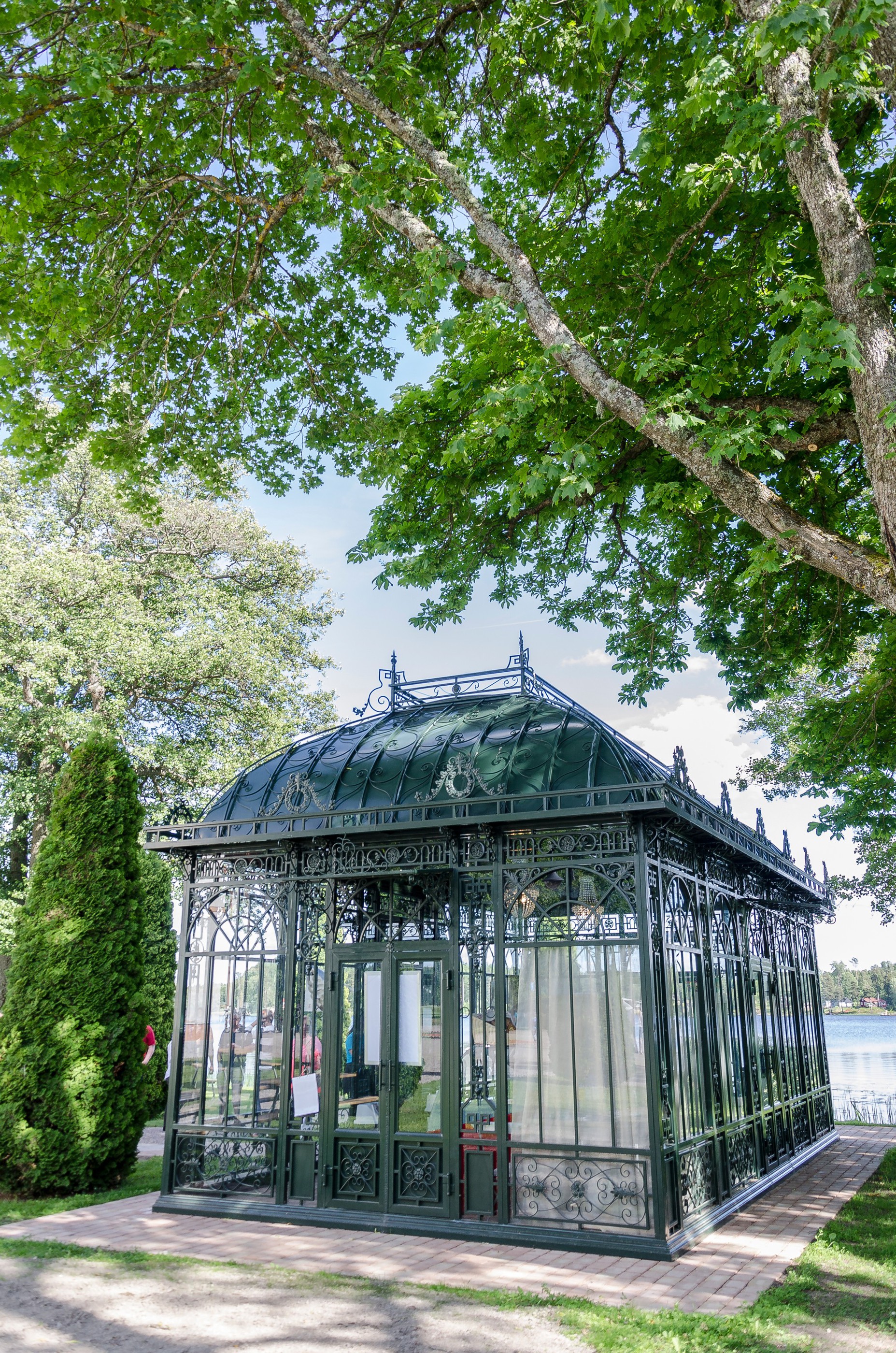 Herrgårdscafe vid strandkanten