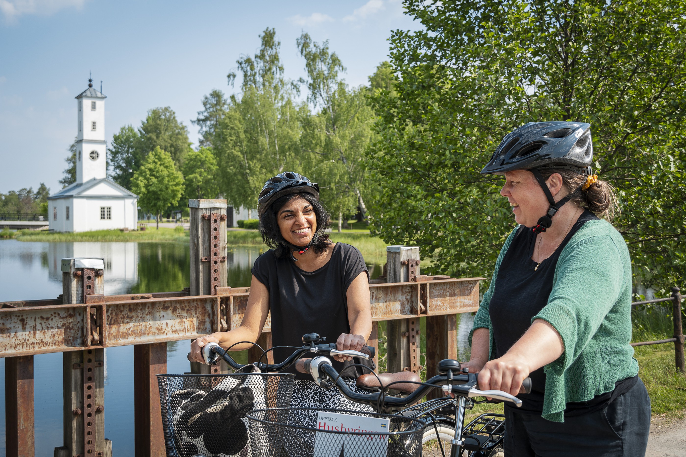 På cykel runt Husbyringen